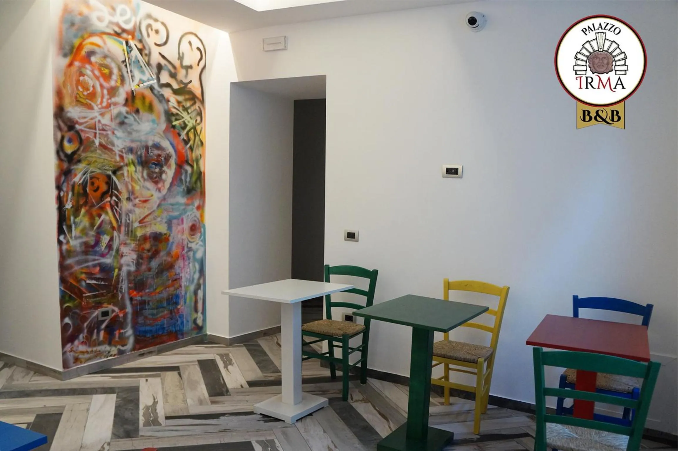 Communal lounge/ TV room in Palazzo IrMa - Hotel - B&B Luxury