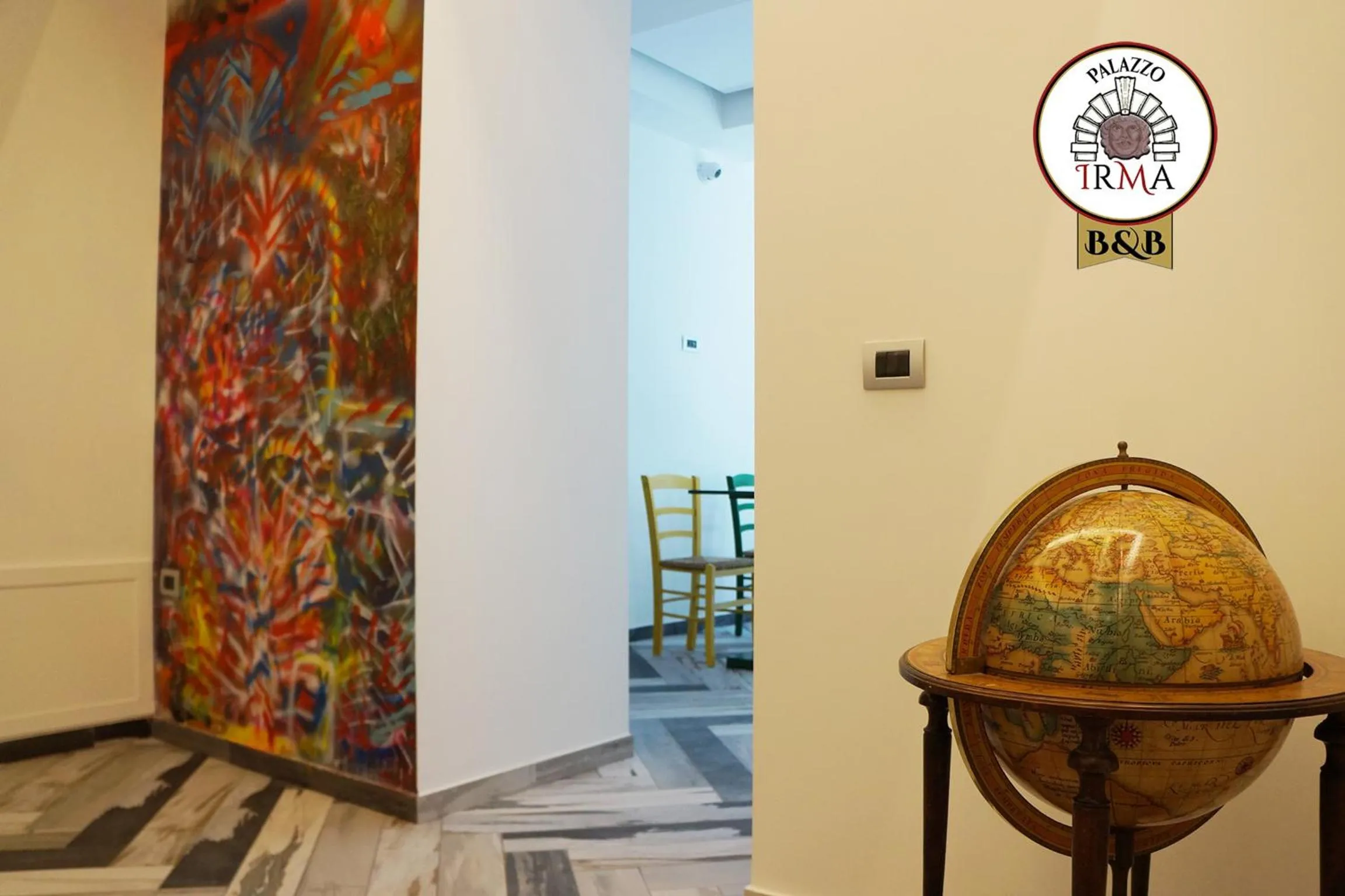 Communal lounge/ TV room in Palazzo IrMa - Hotel - B&B Luxury