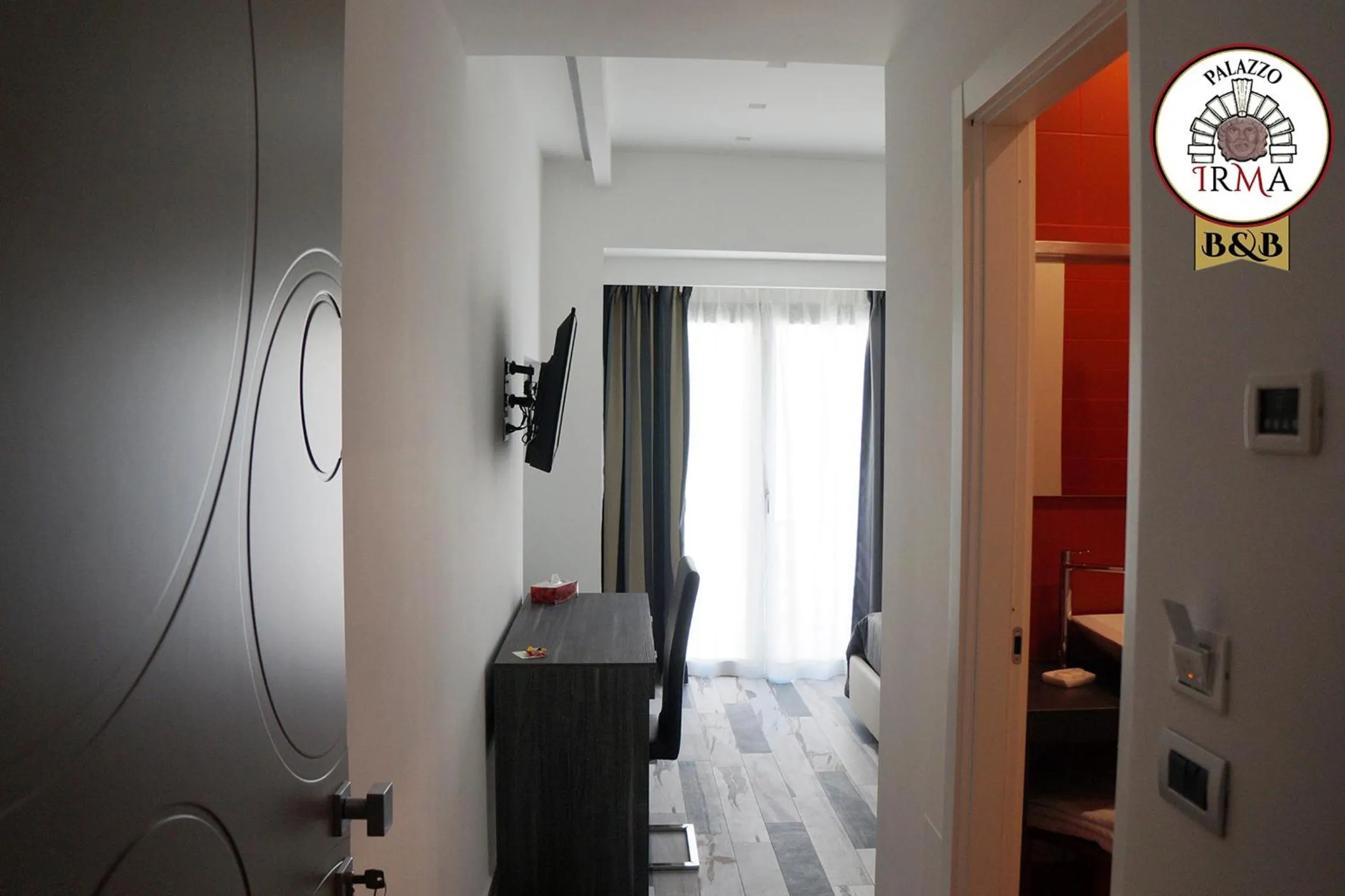 Bathroom, Bed in Palazzo IrMa - Hotel - B&B Luxury