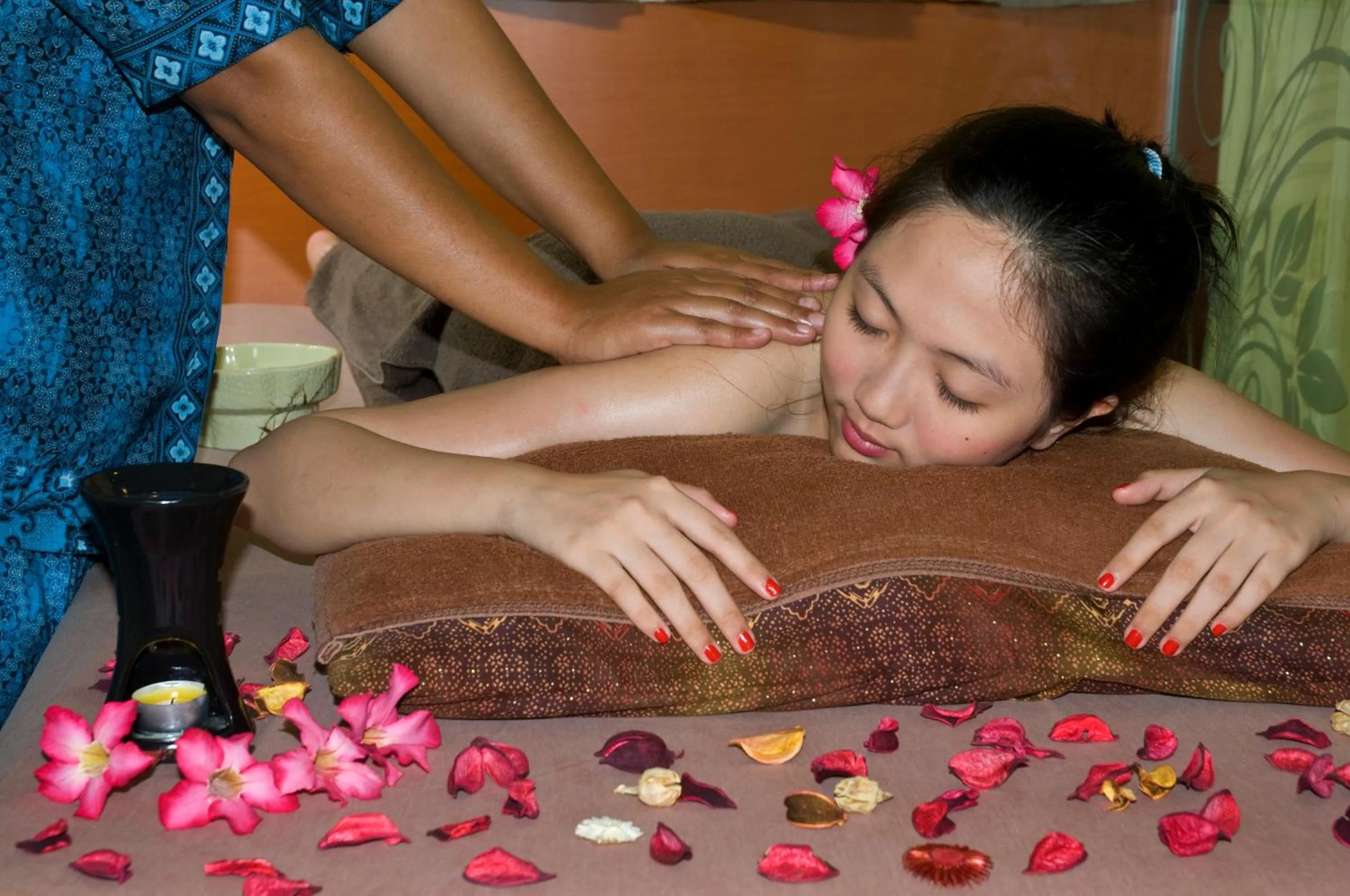 Massage in Golden View Hotel