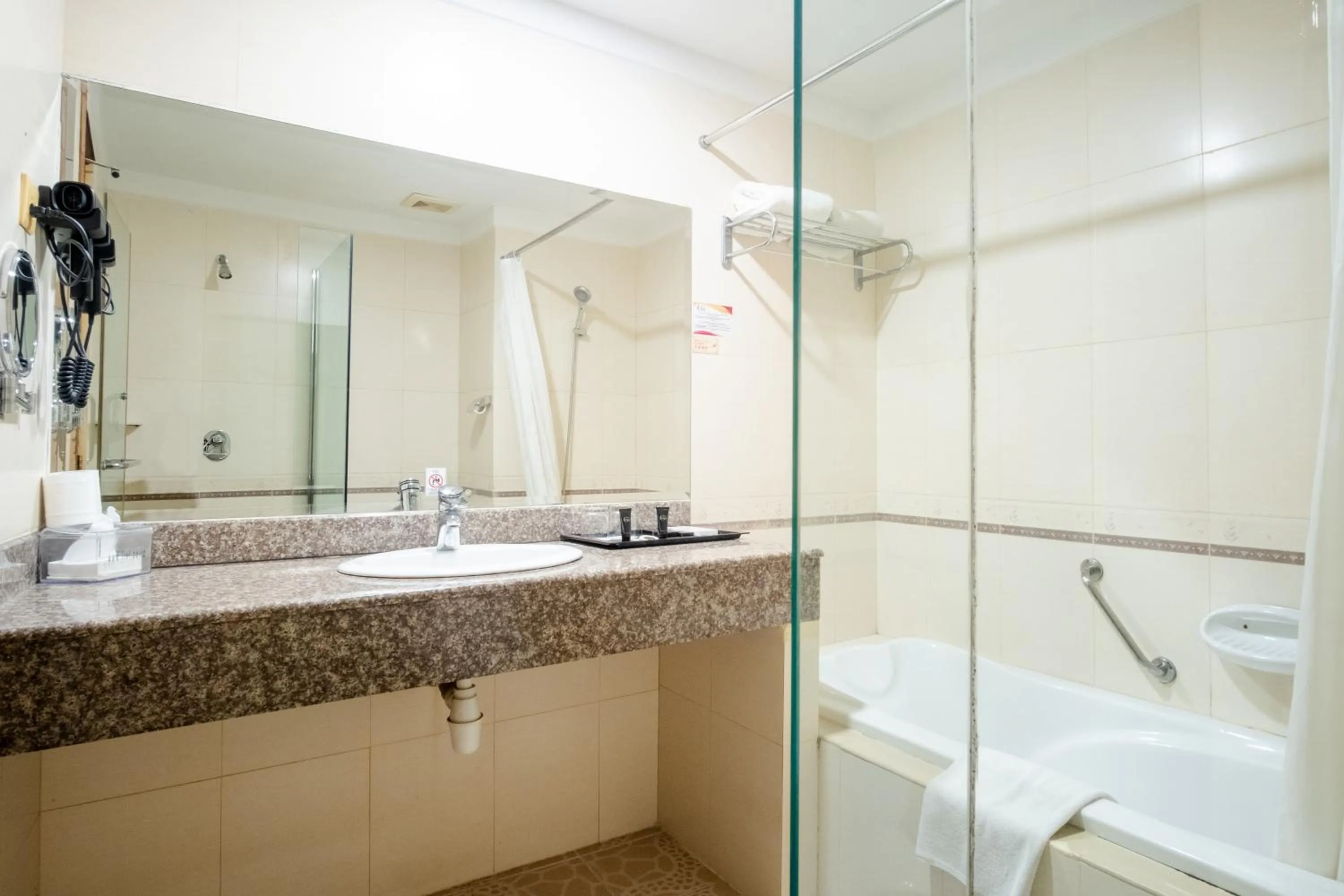 Bathroom in Golden View Hotel