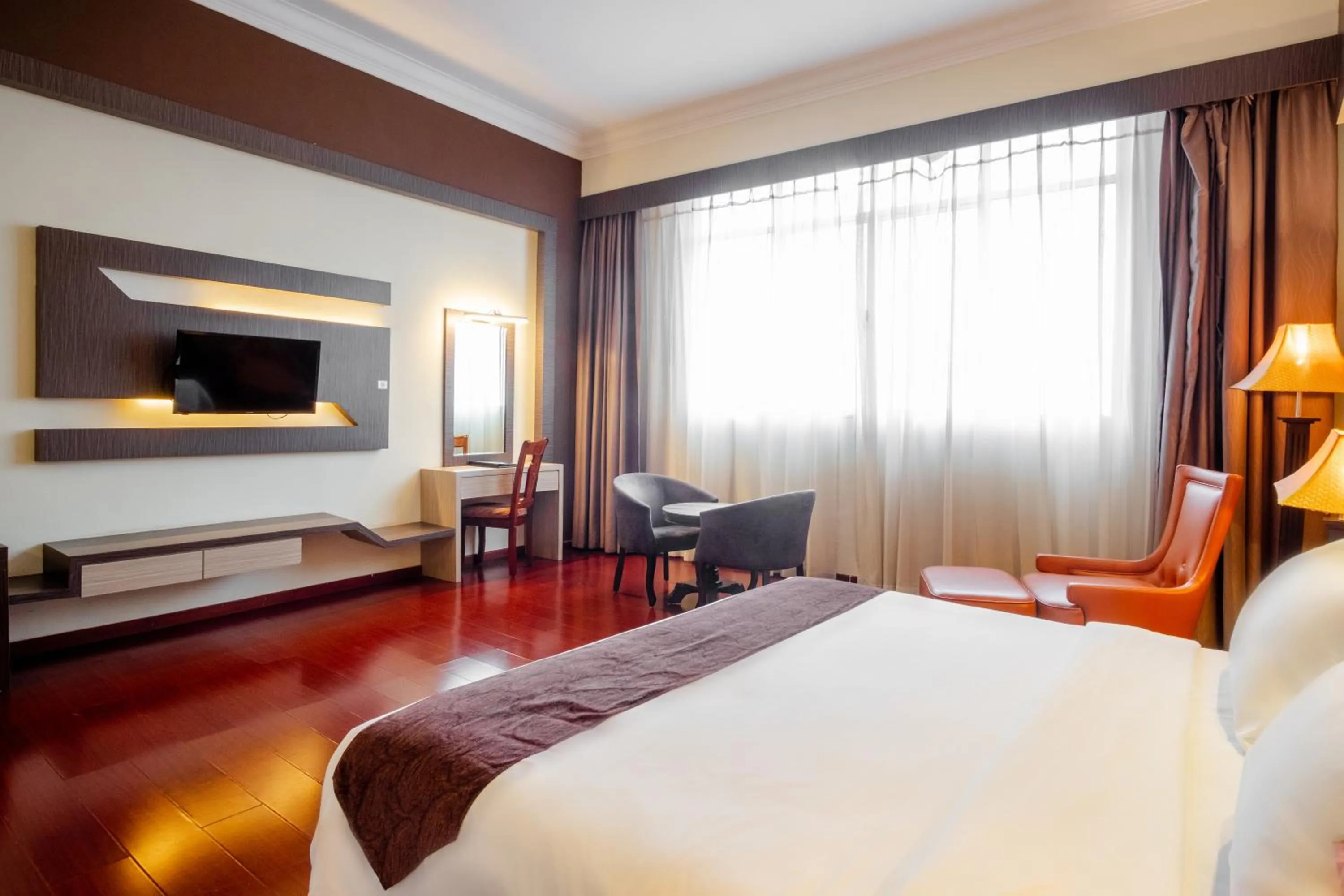 Bedroom, Bed in Golden View Hotel