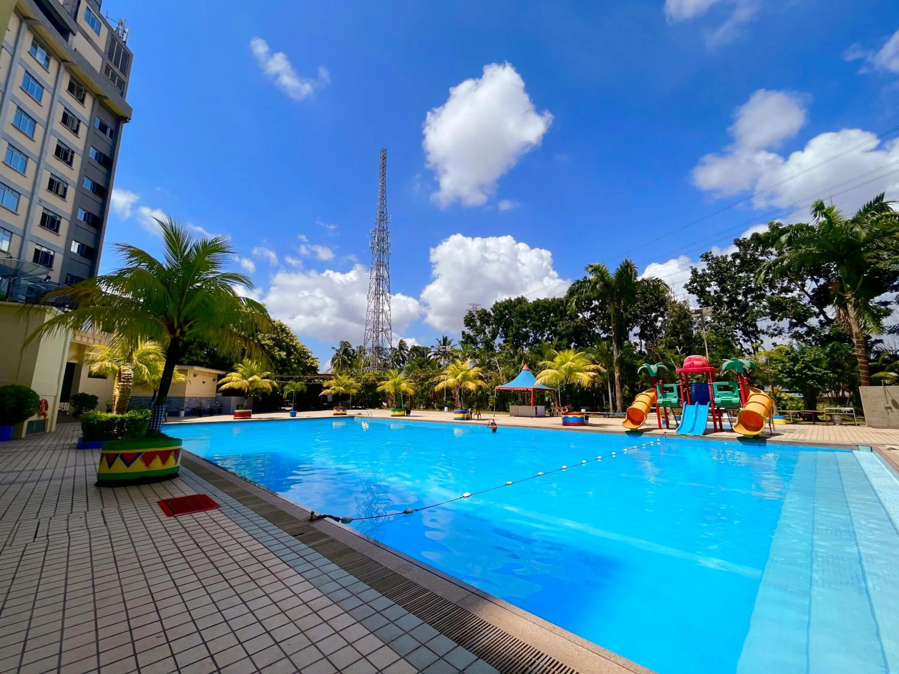 Swimming pool in Golden View Hotel