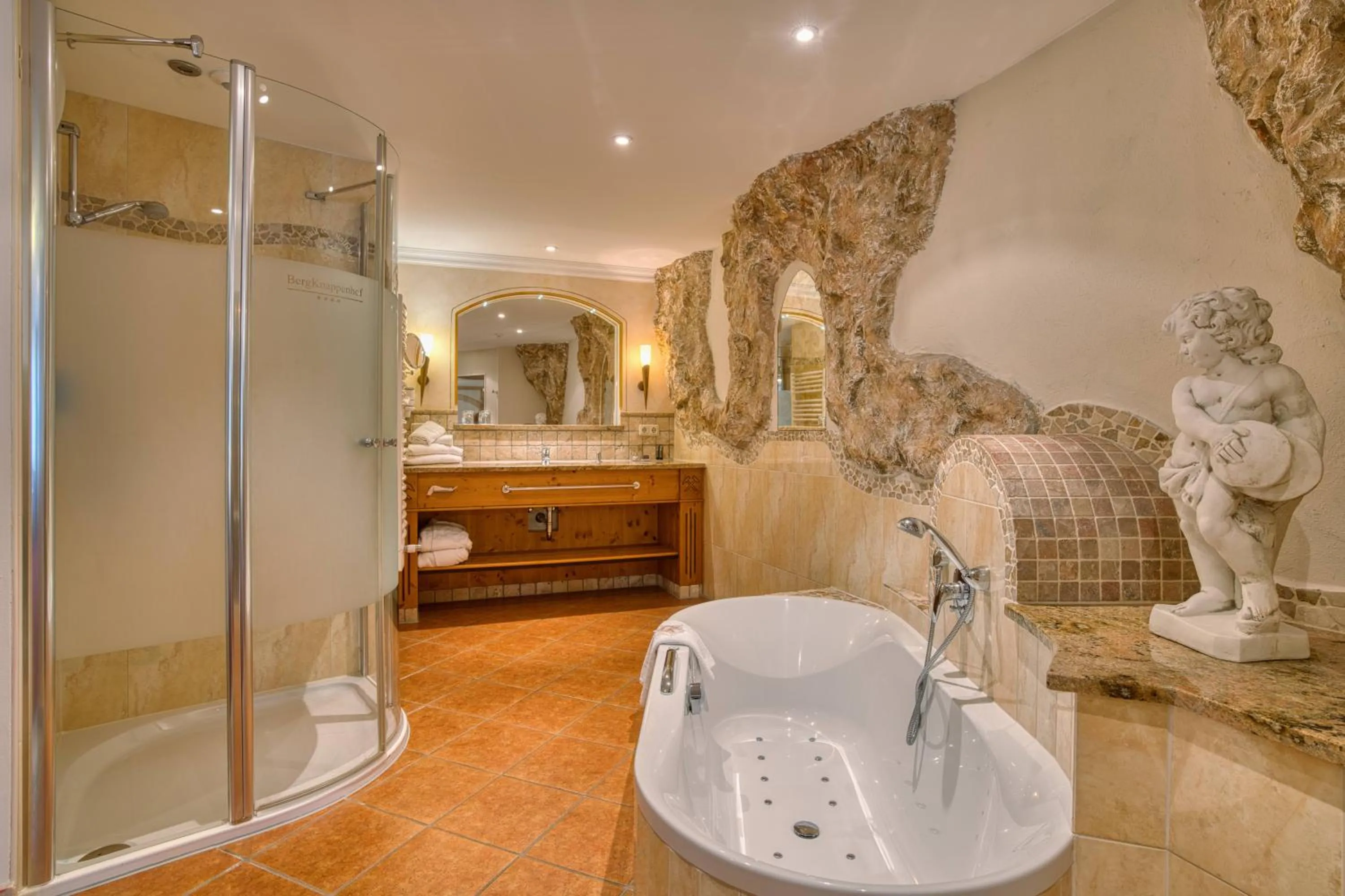 Kristall- & Vitalhotel Bergknappenhof