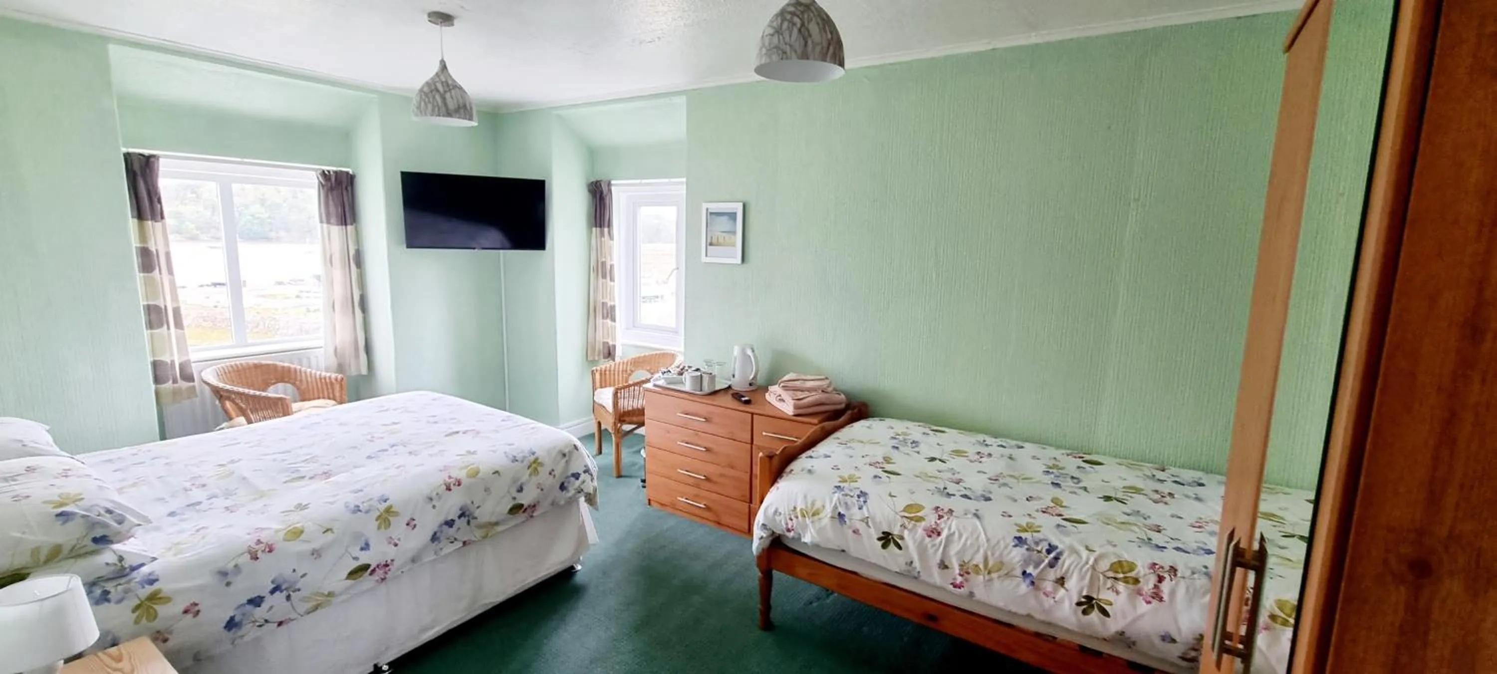 Bed in The Mariner Hotel