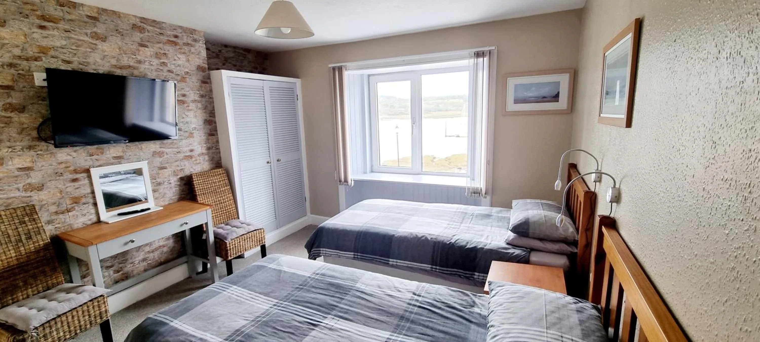 Bed in The Mariner Hotel