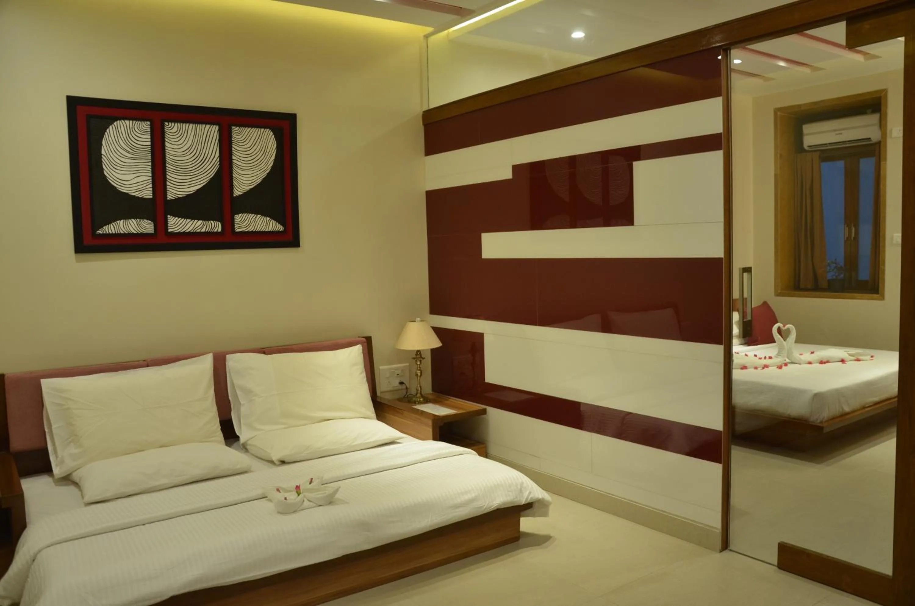 Bed in Sea Palace Hotel - near Gateway of India