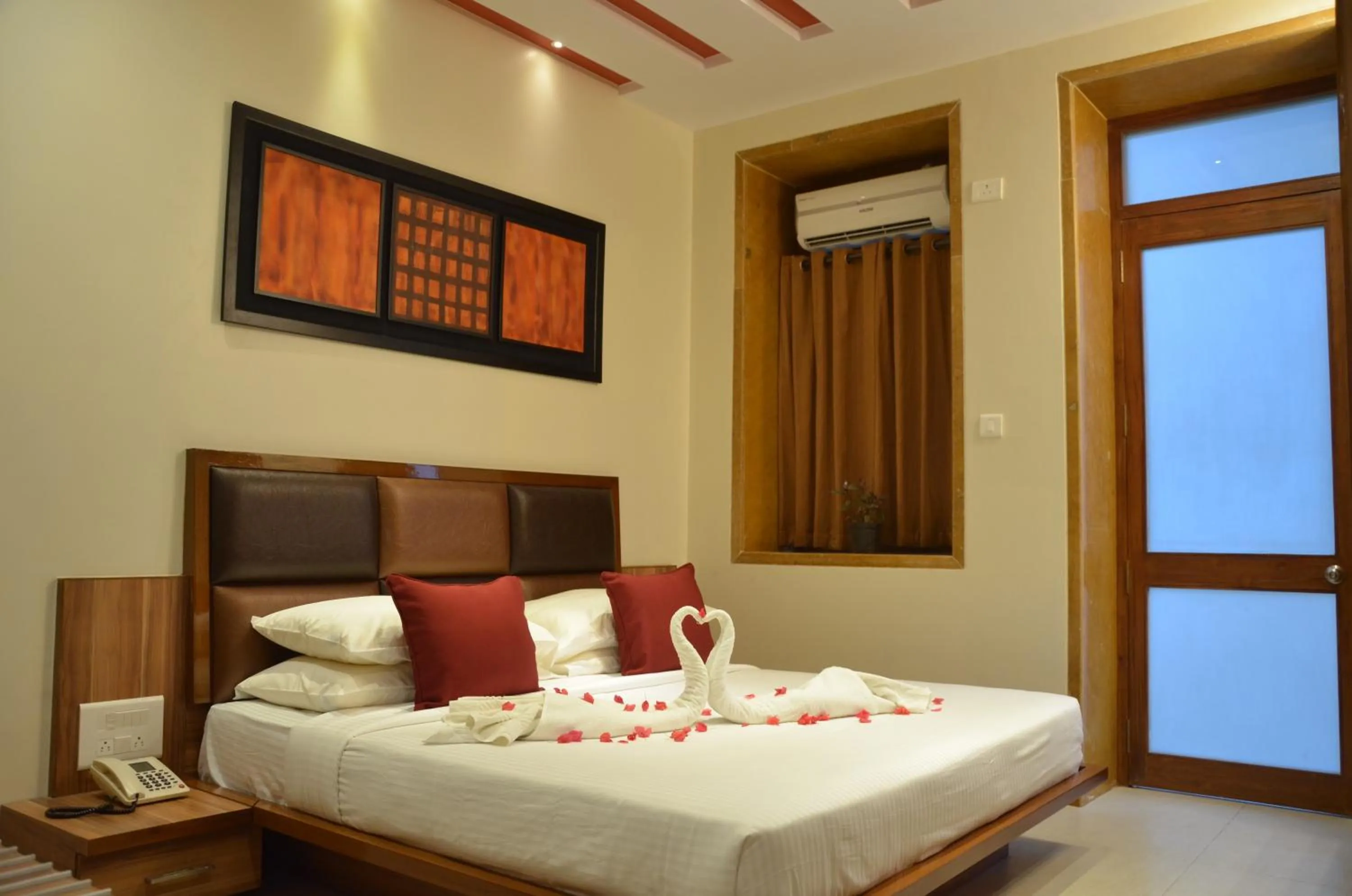 Bed in Sea Palace Hotel - near Gateway of India