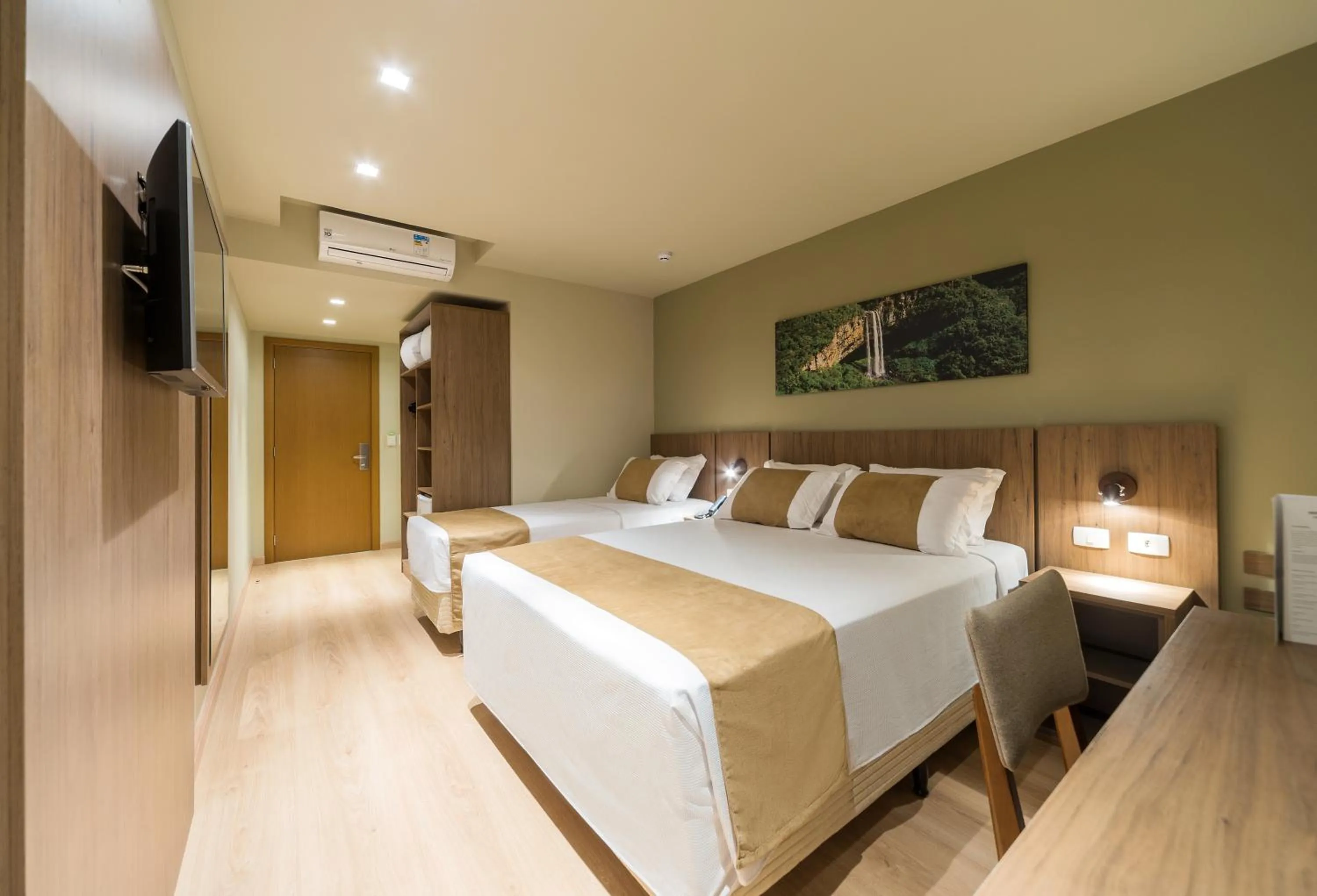 Bed in Hotel Laghetto Vivace