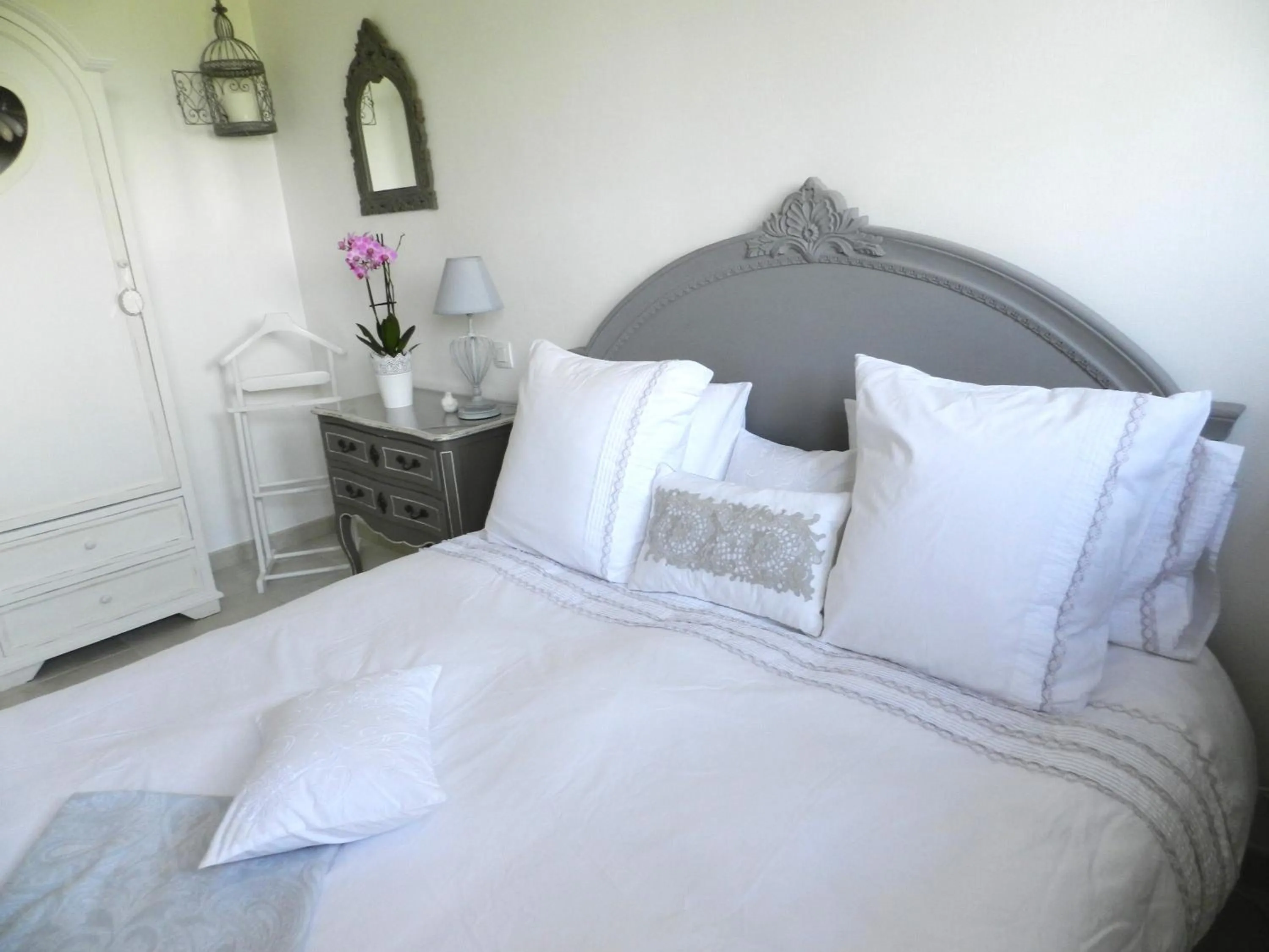 Photo of the whole room, Bed in Le Pressoir