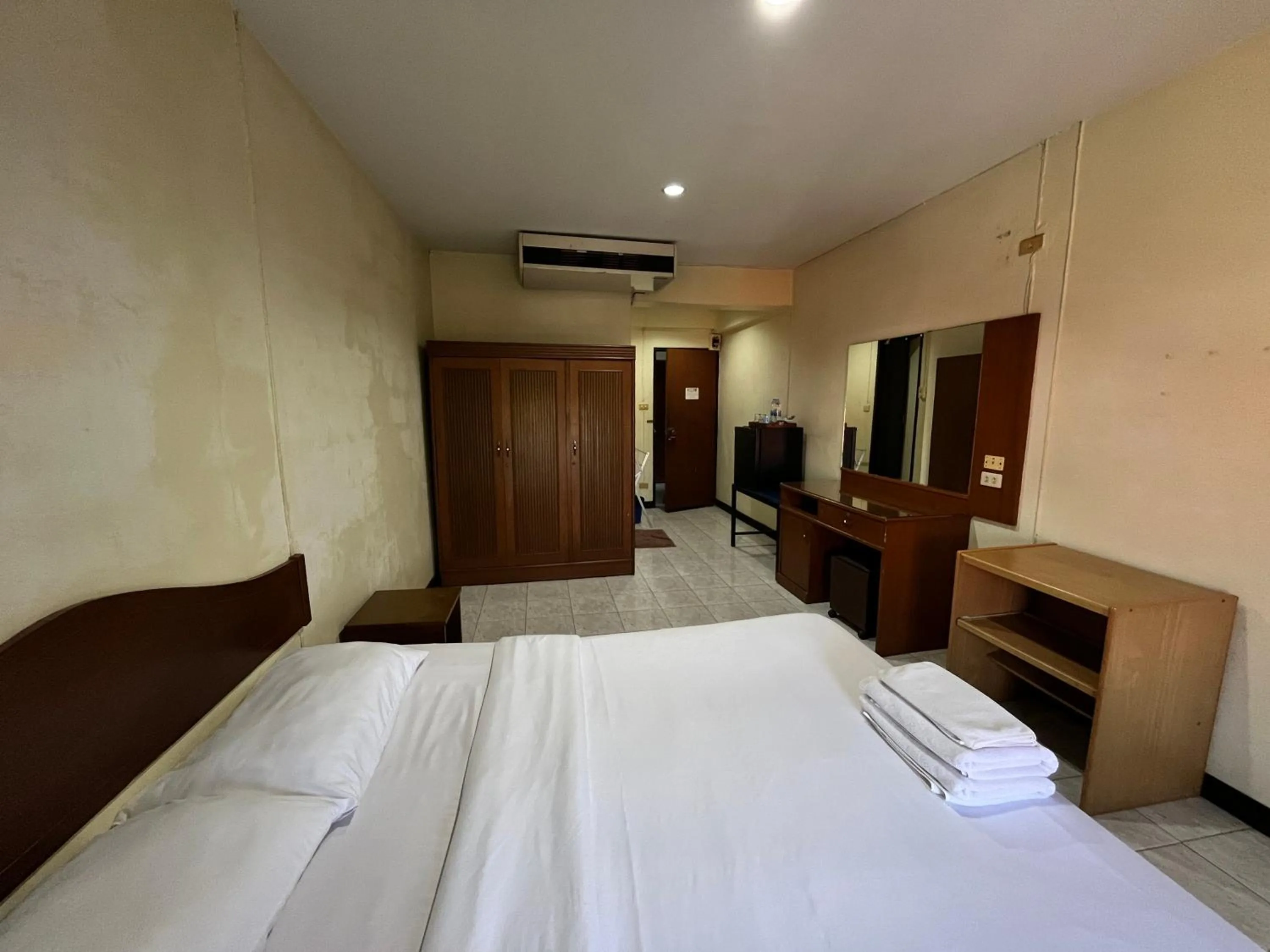 Bed in RCN Court & Inn