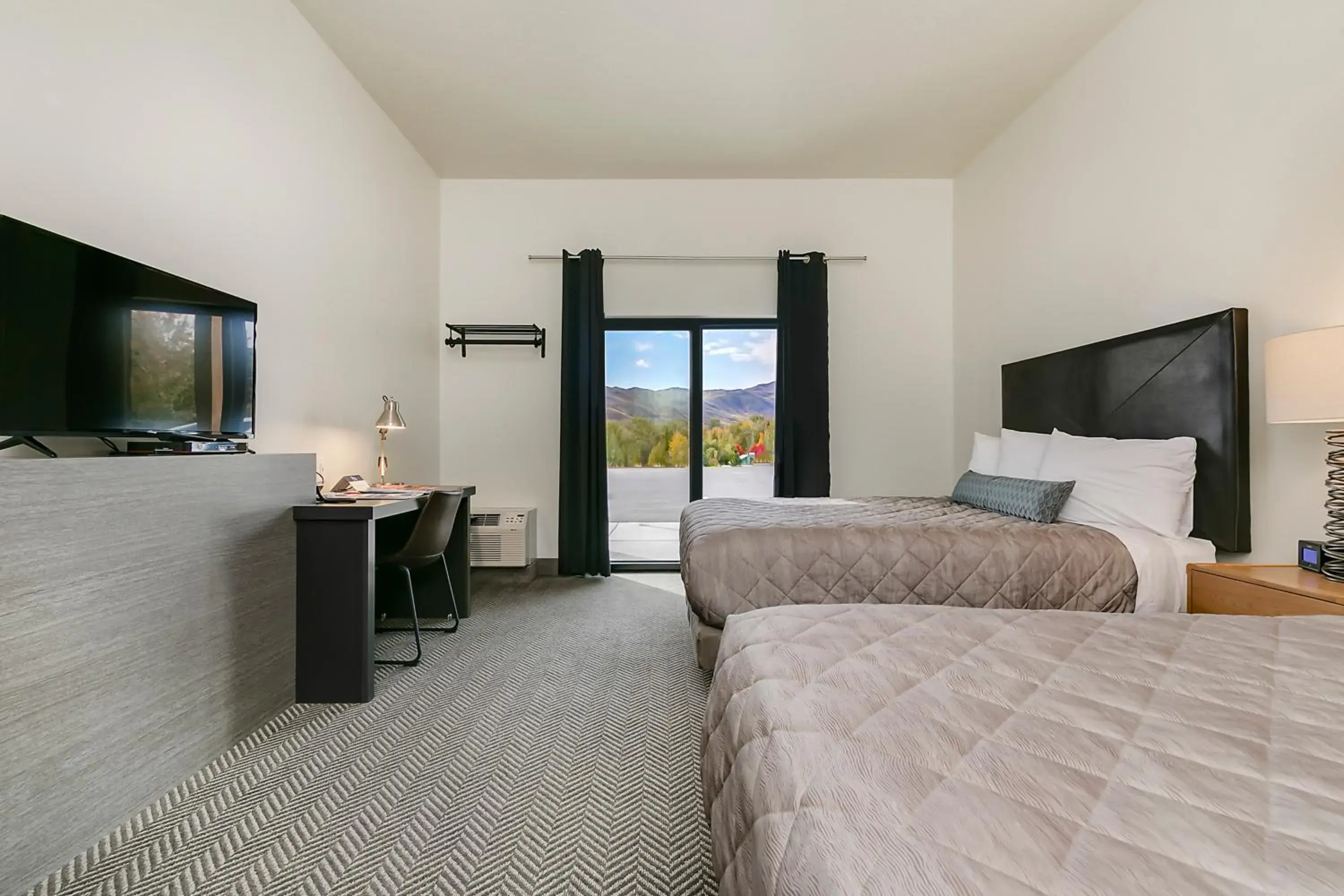 Queen Room with Two Queen Beds in Silver Creek Hotel Queen Room with Two Queen Beds in Silver Creek Hotel