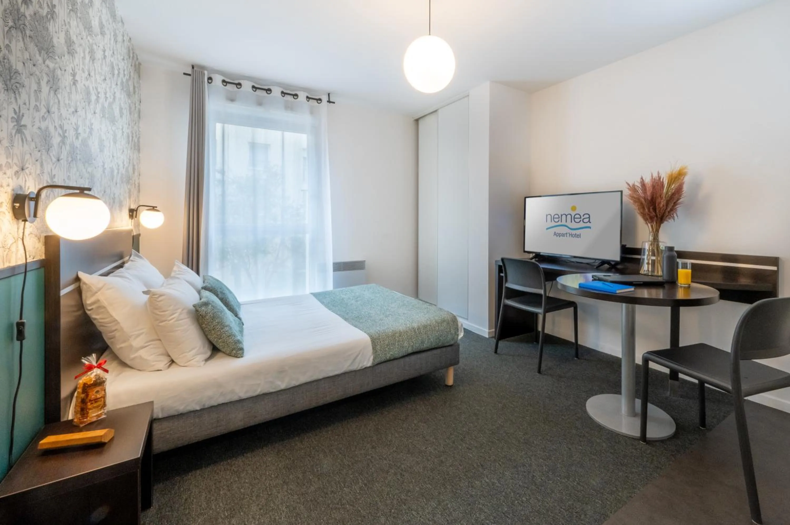 Photo of the whole room, Bed in Nemea Appart Hotel Home Suite Nancy Centre