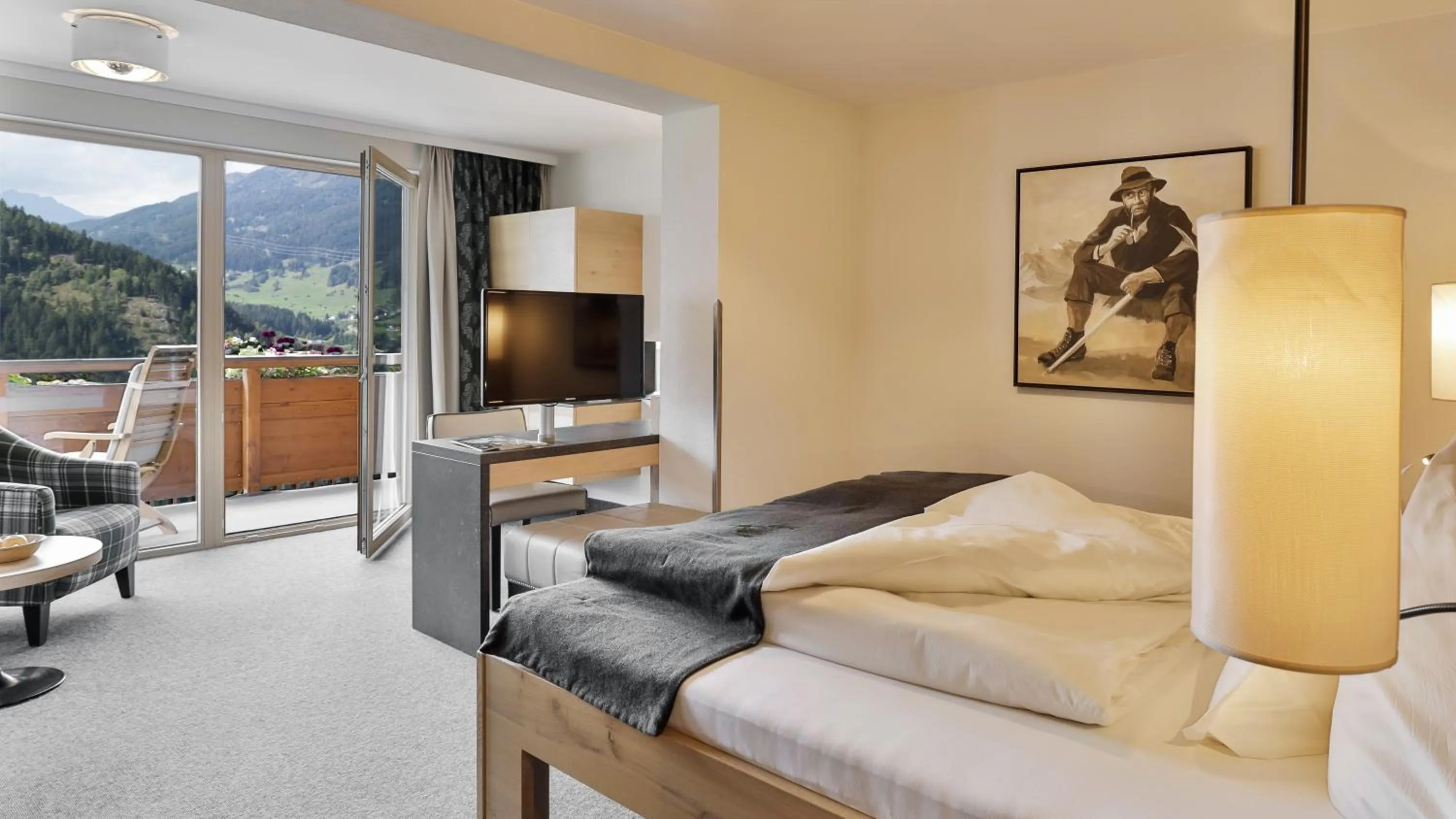 Photo of the whole room, Bed in Hotel Jerzner Hof 4 Sterne Superior