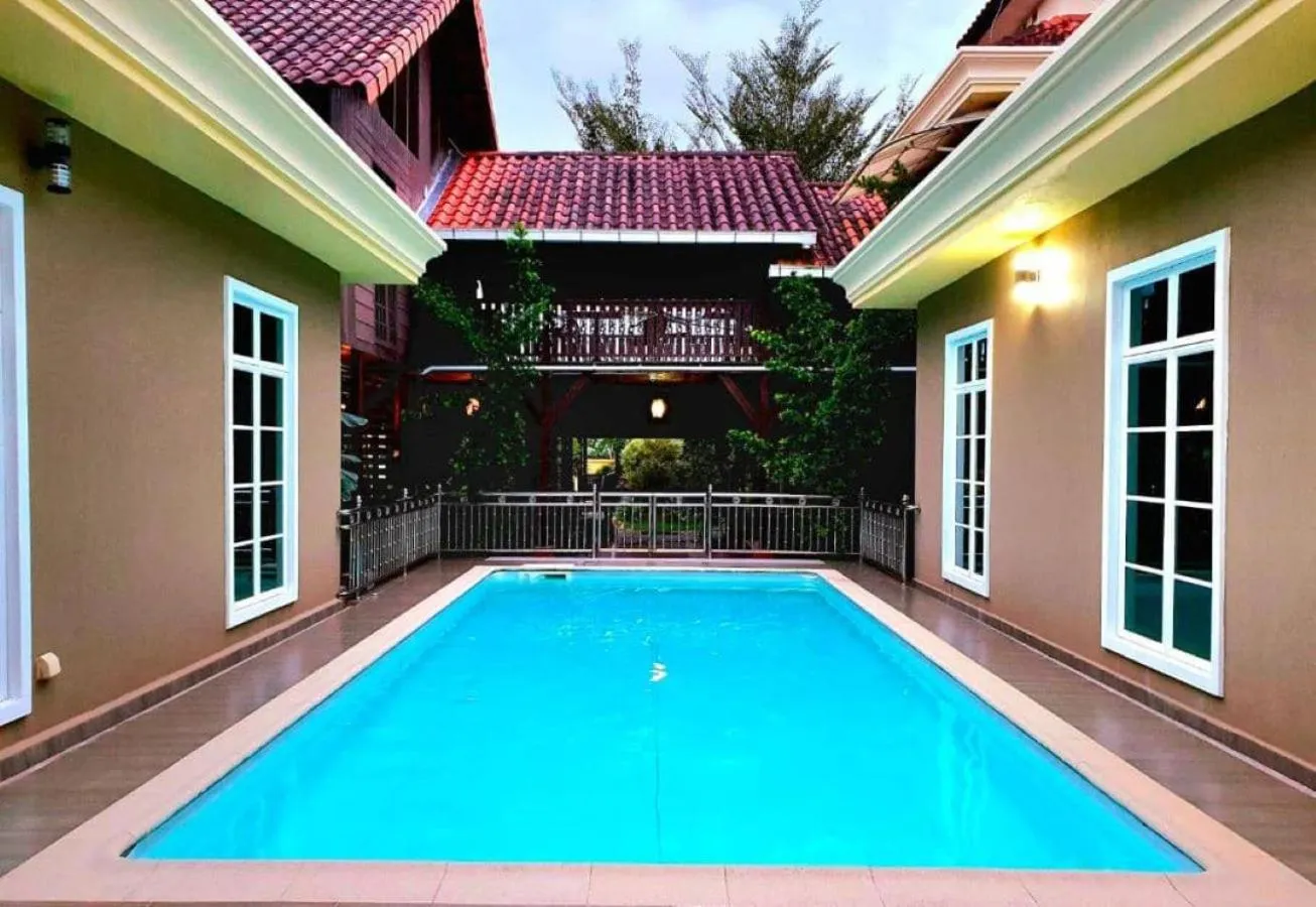 Swimming pool in Villa Temila