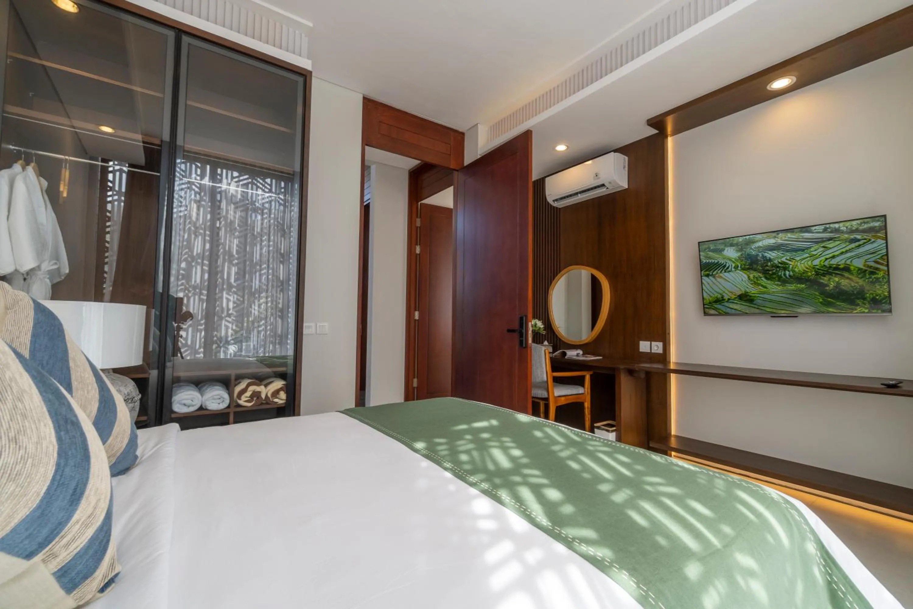 wardrobe, Bed in Nusa Dua Bayview Villas