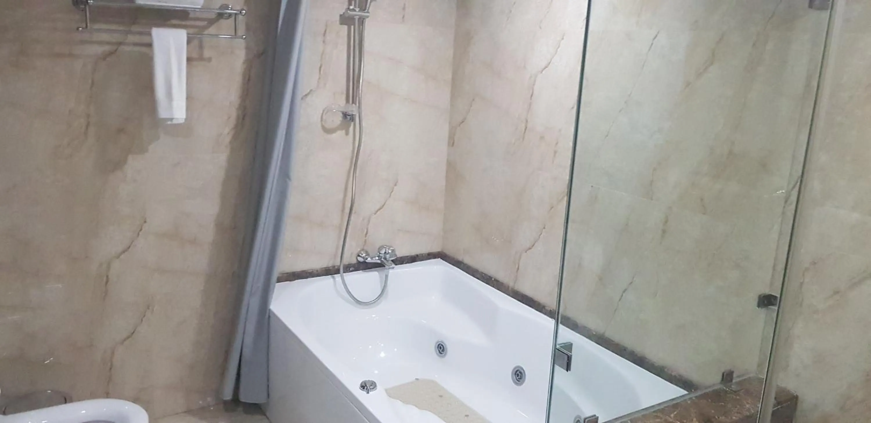 Bathroom in Frsan Palace Hotel