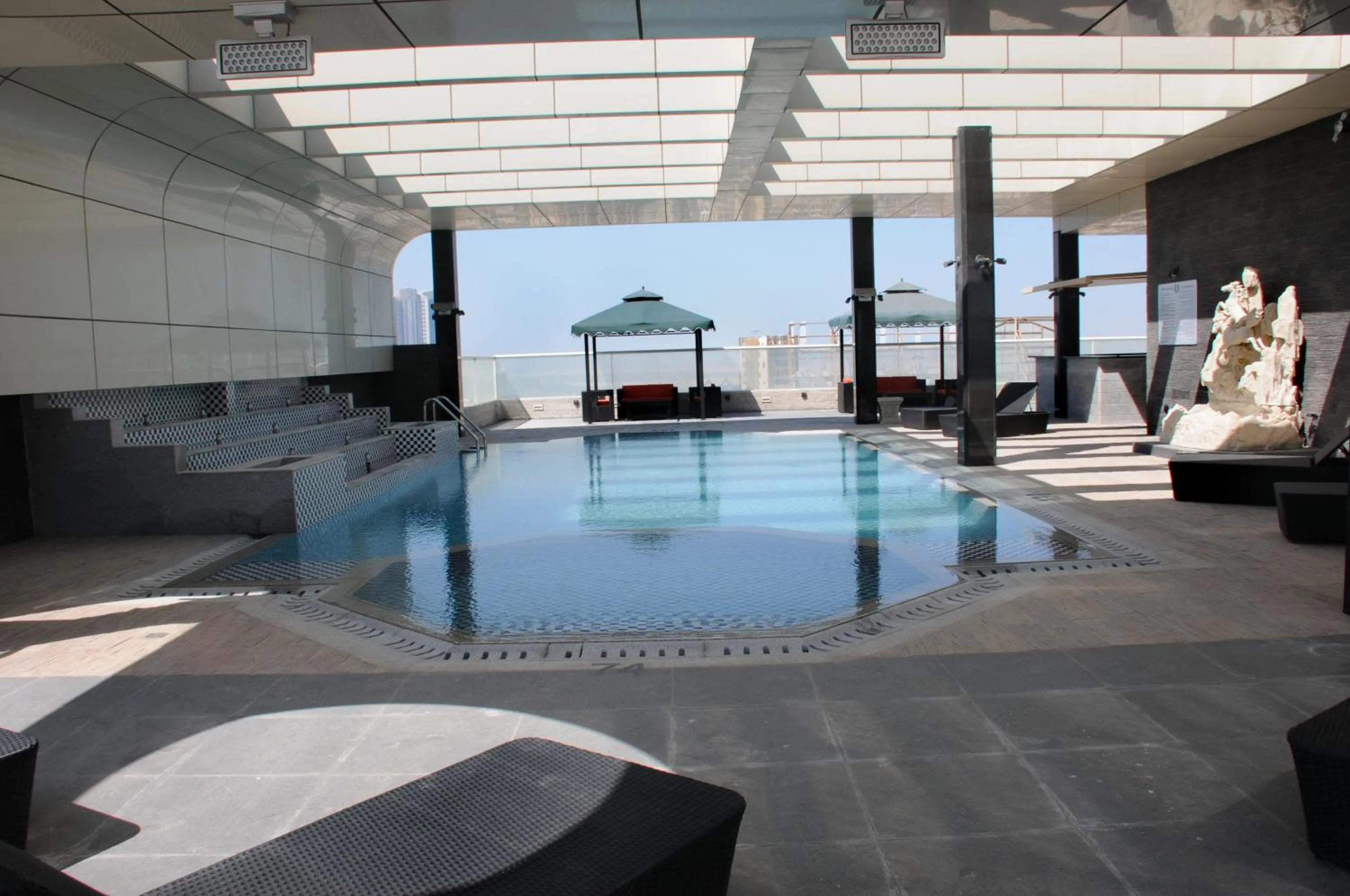 Swimming pool in Frsan Palace Hotel