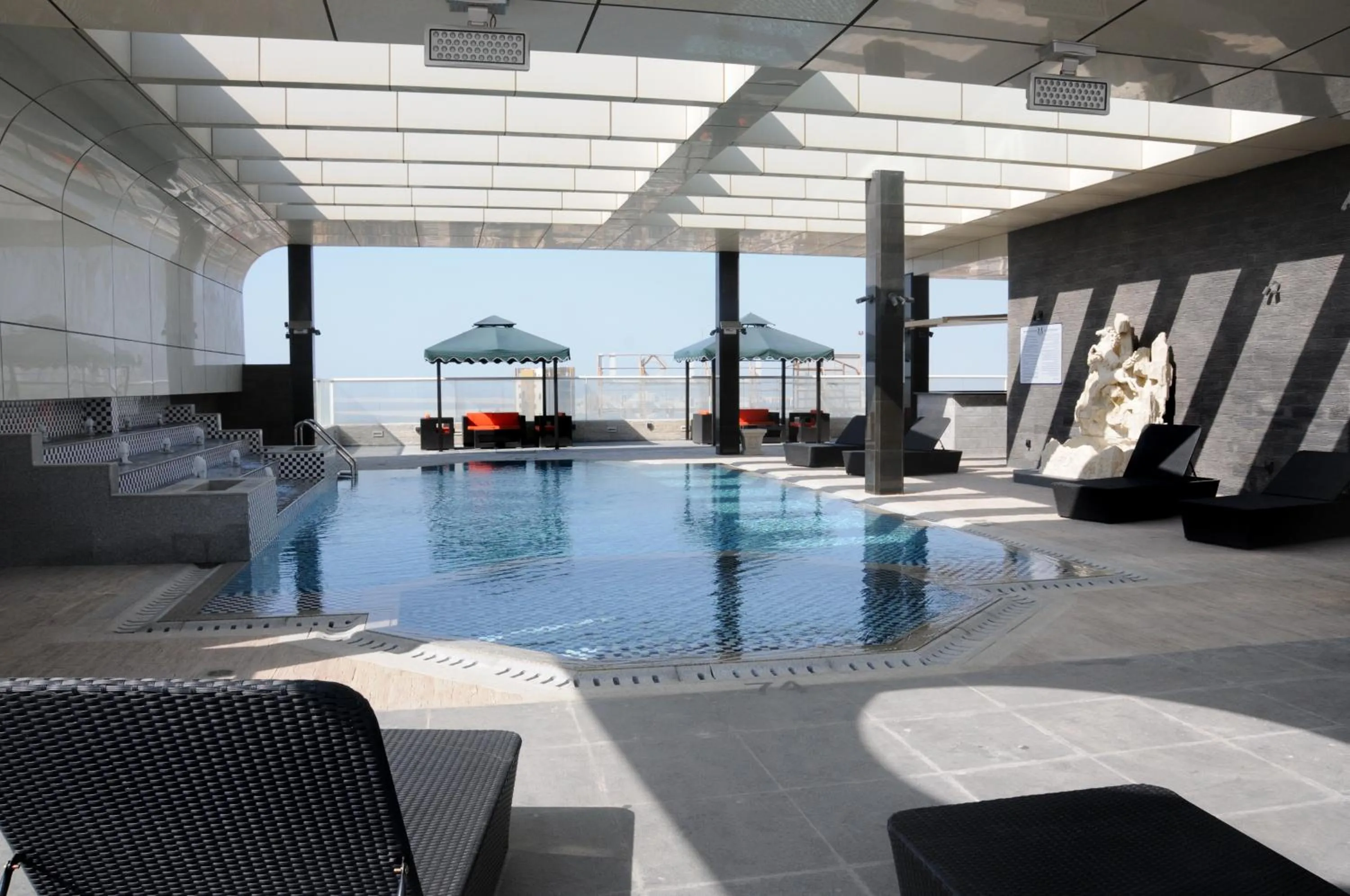 Swimming pool in Frsan Palace Hotel