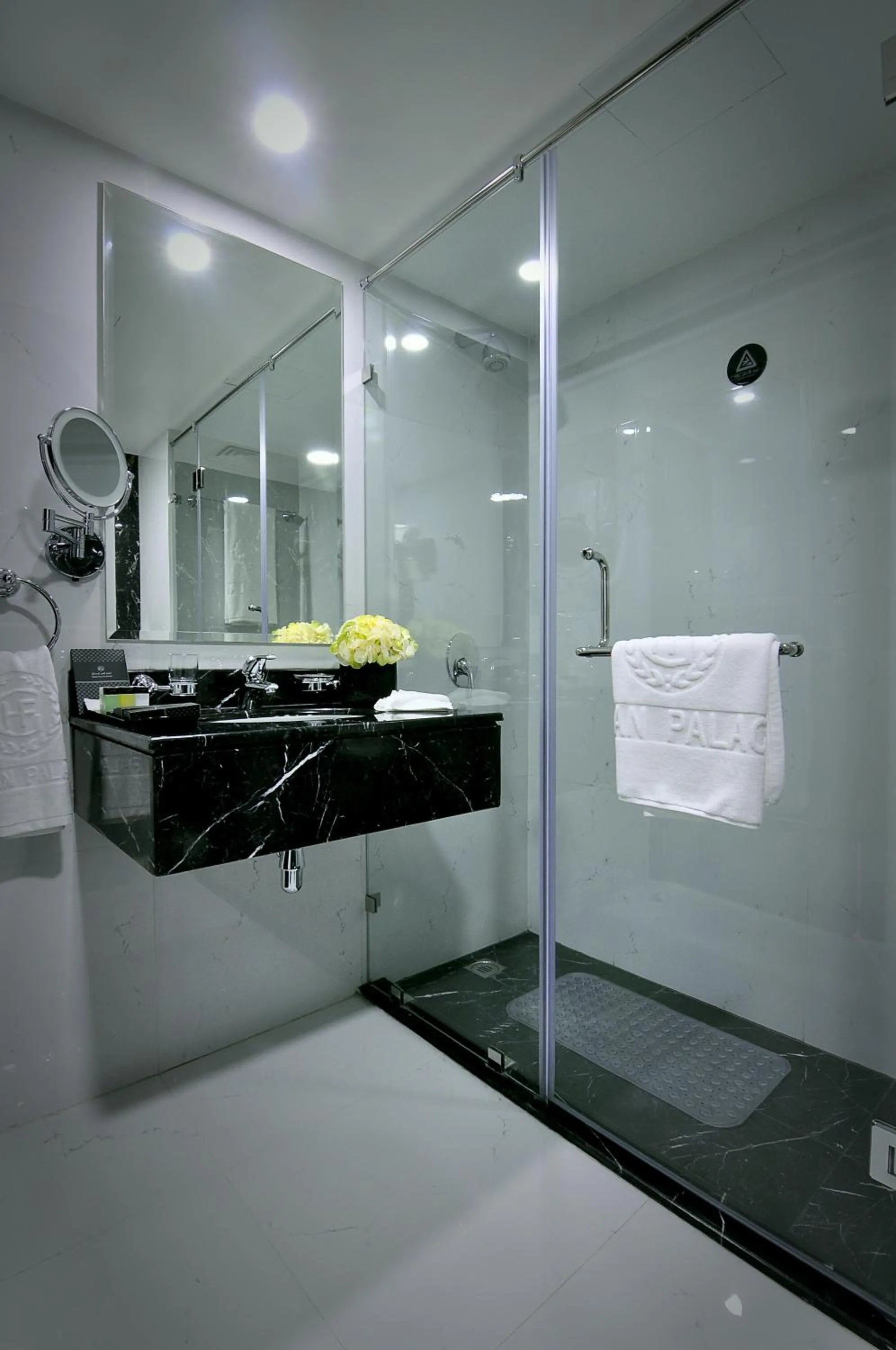 Bathroom in Frsan Palace Hotel