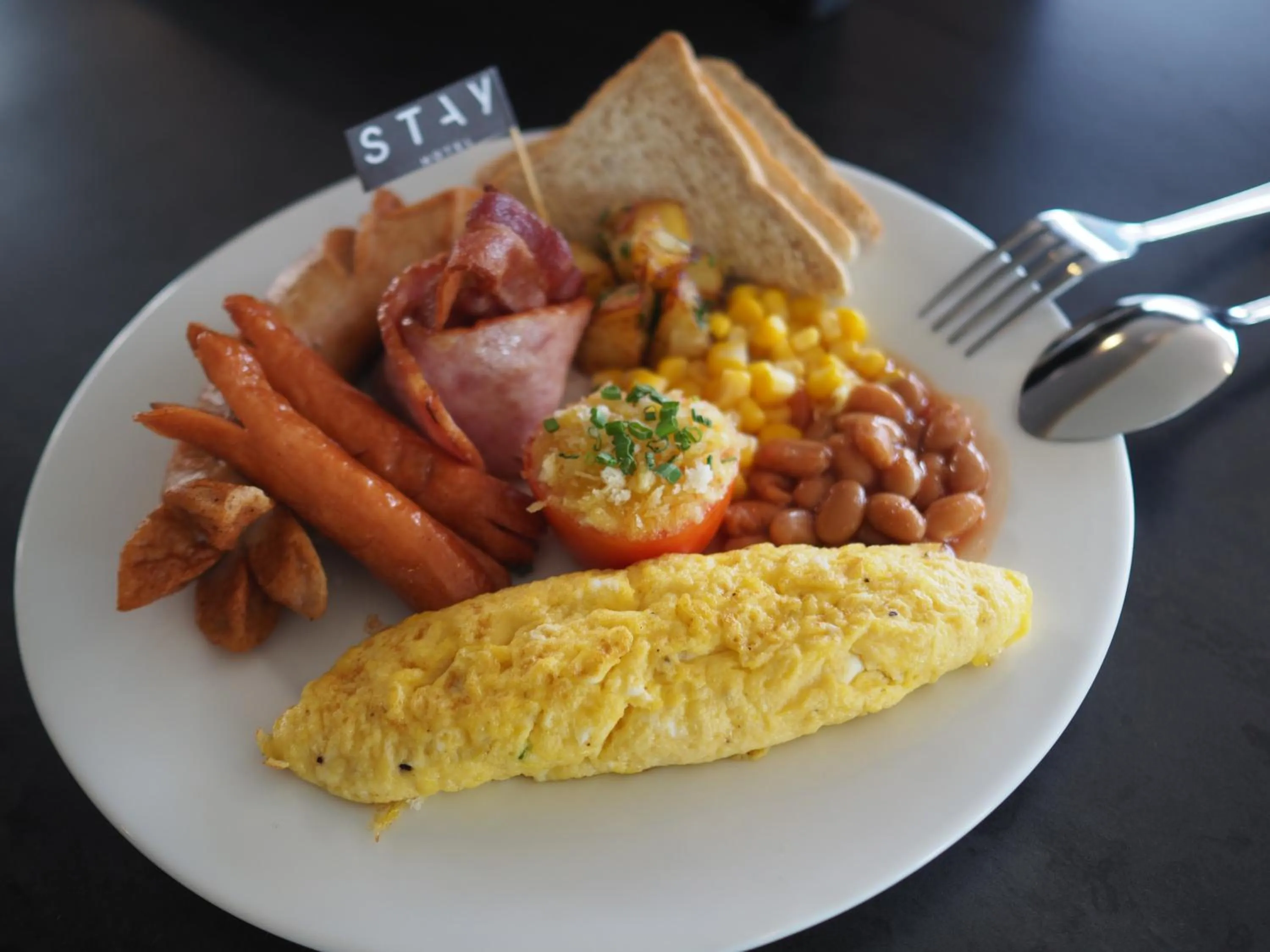 Restaurant/places to eat in STAY Hotel BKK