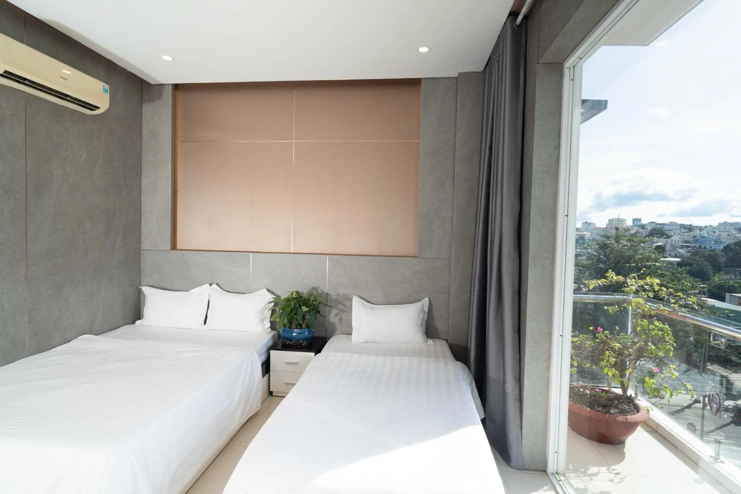 Bed in Ngoc Se Hotel