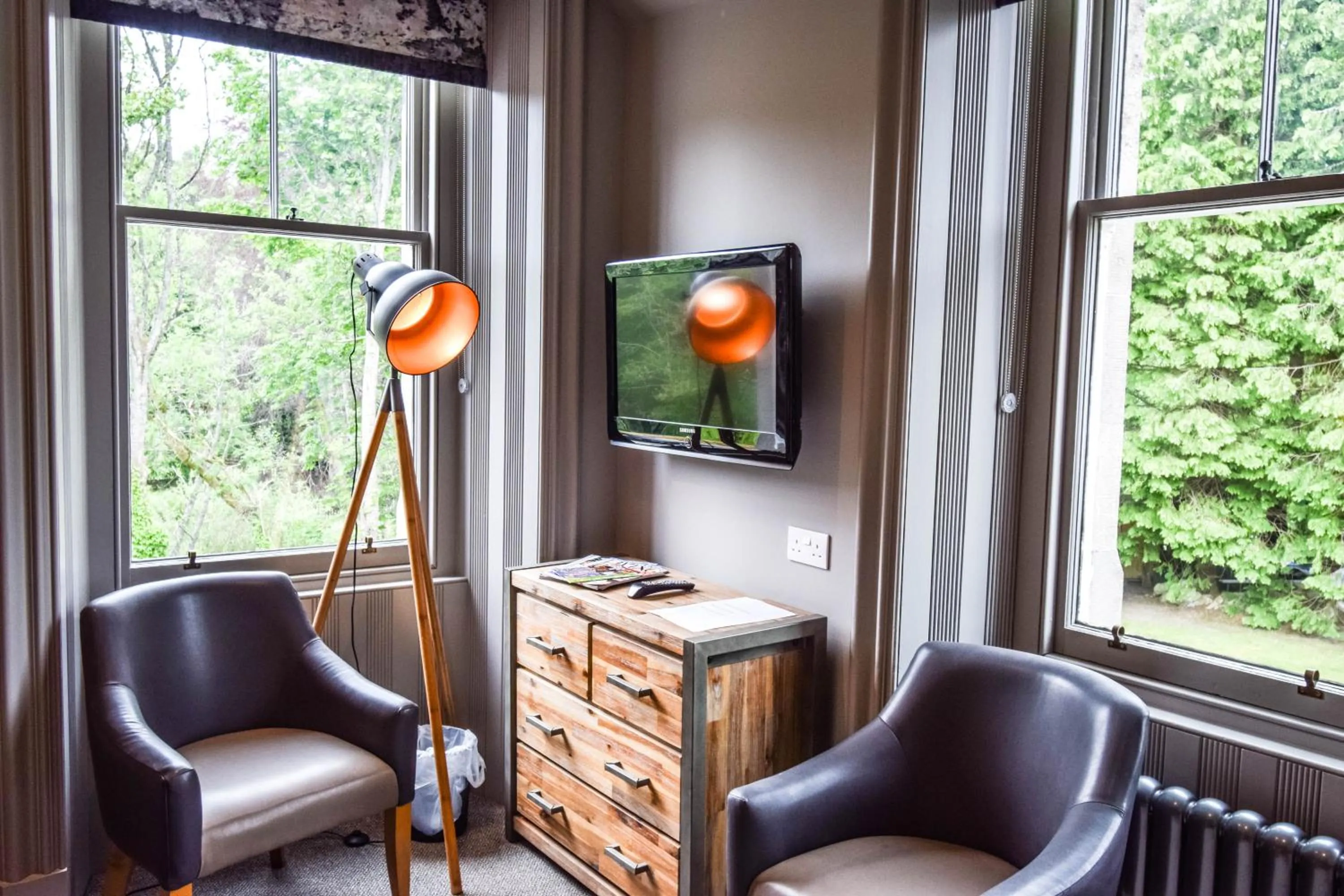 Seating area in Craigmhor Lodge & Courtyard