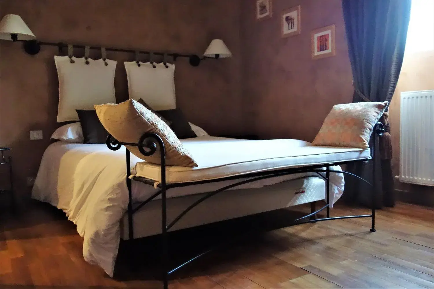 Standard Double Room - single occupancy in Hotel Restaurant Chartron Standard Double Room - single occupancy in Hotel Restaurant Chartron