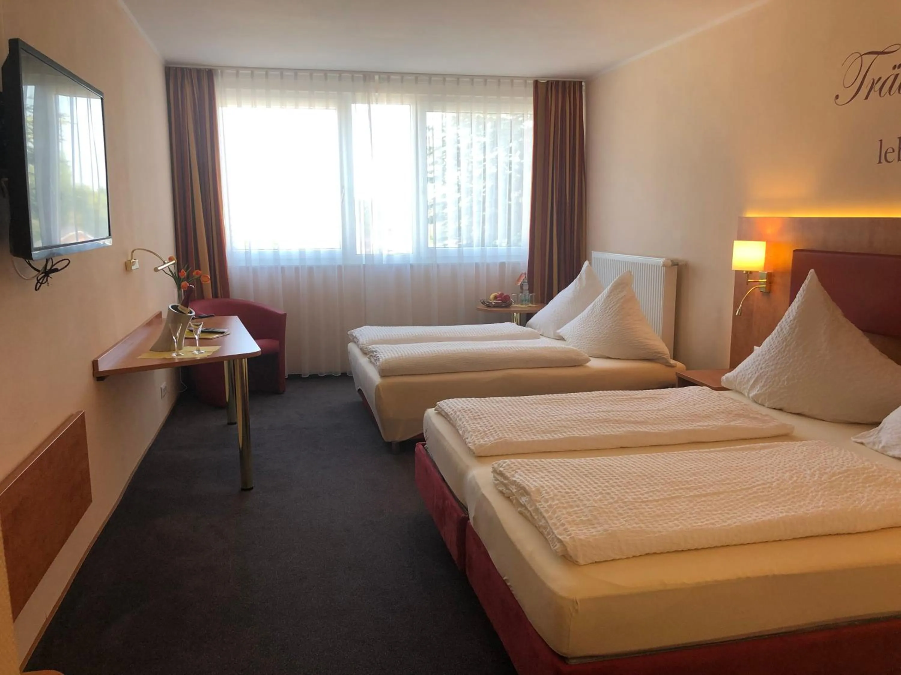 Photo of the whole room, Bed in Hotel Häfner