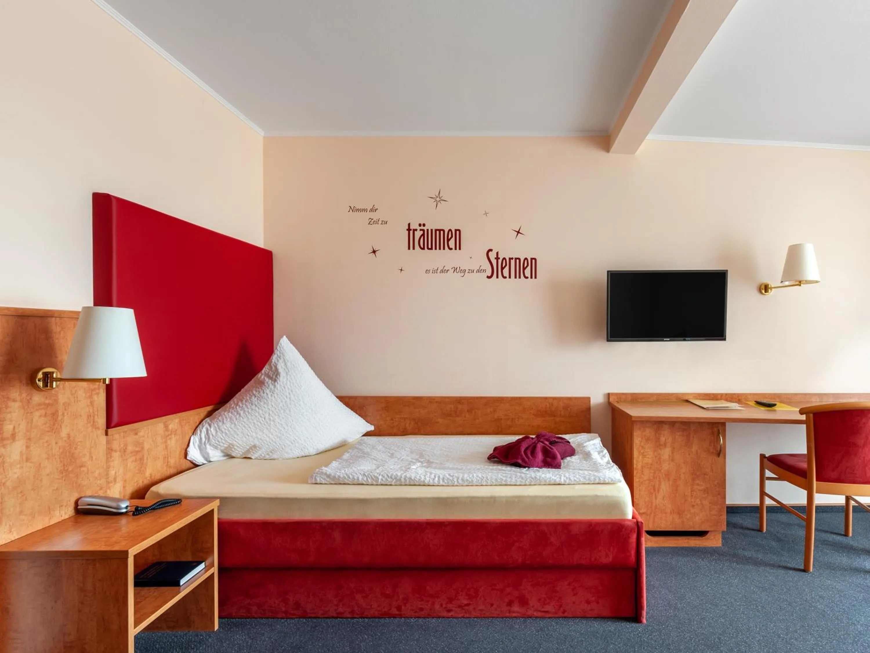 Photo of the whole room, Bed in Hotel Häfner