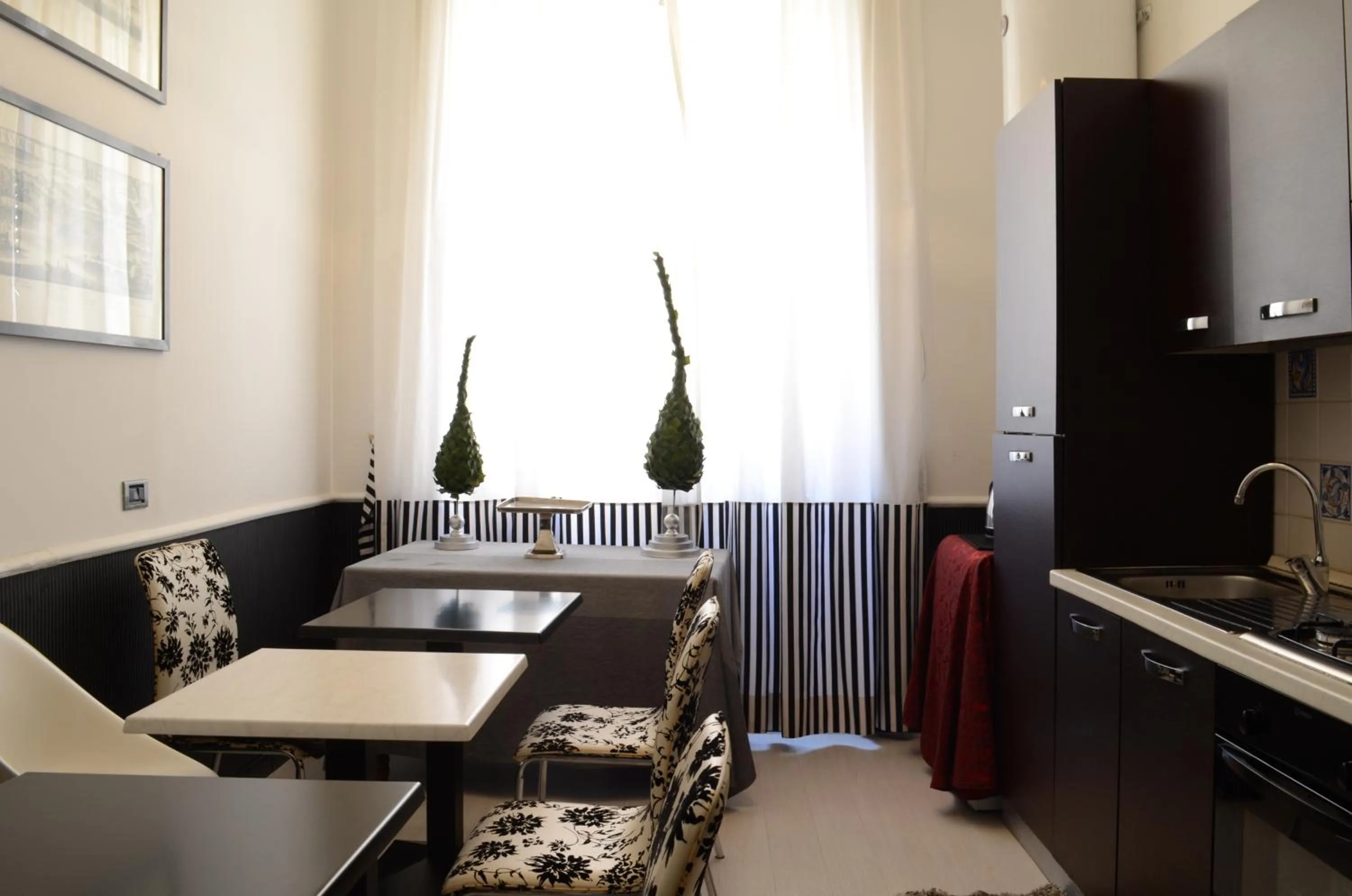 Restaurant/places to eat in Sweetdreams Inn