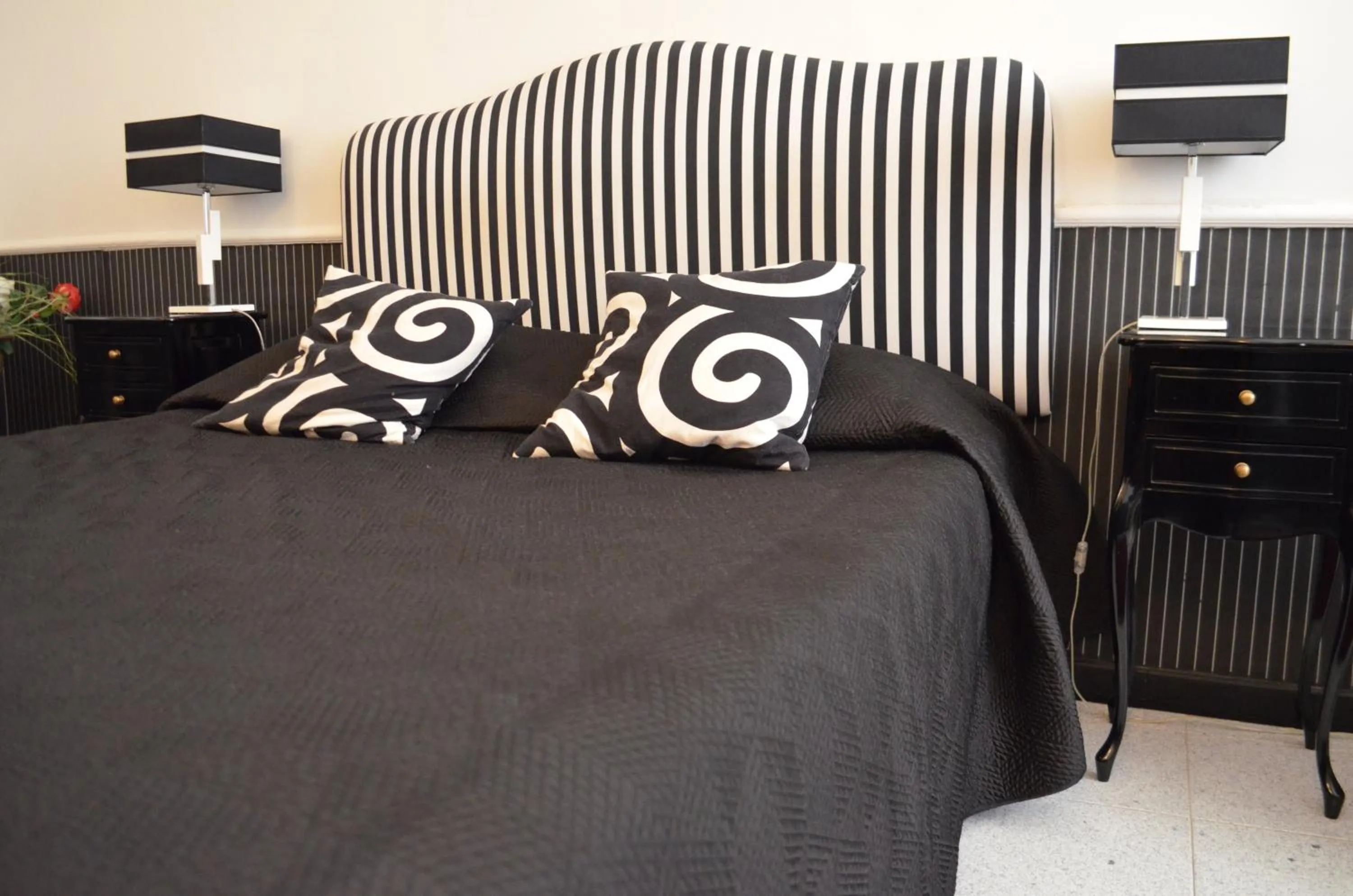 Decorative detail, Bed in Sweetdreams Inn