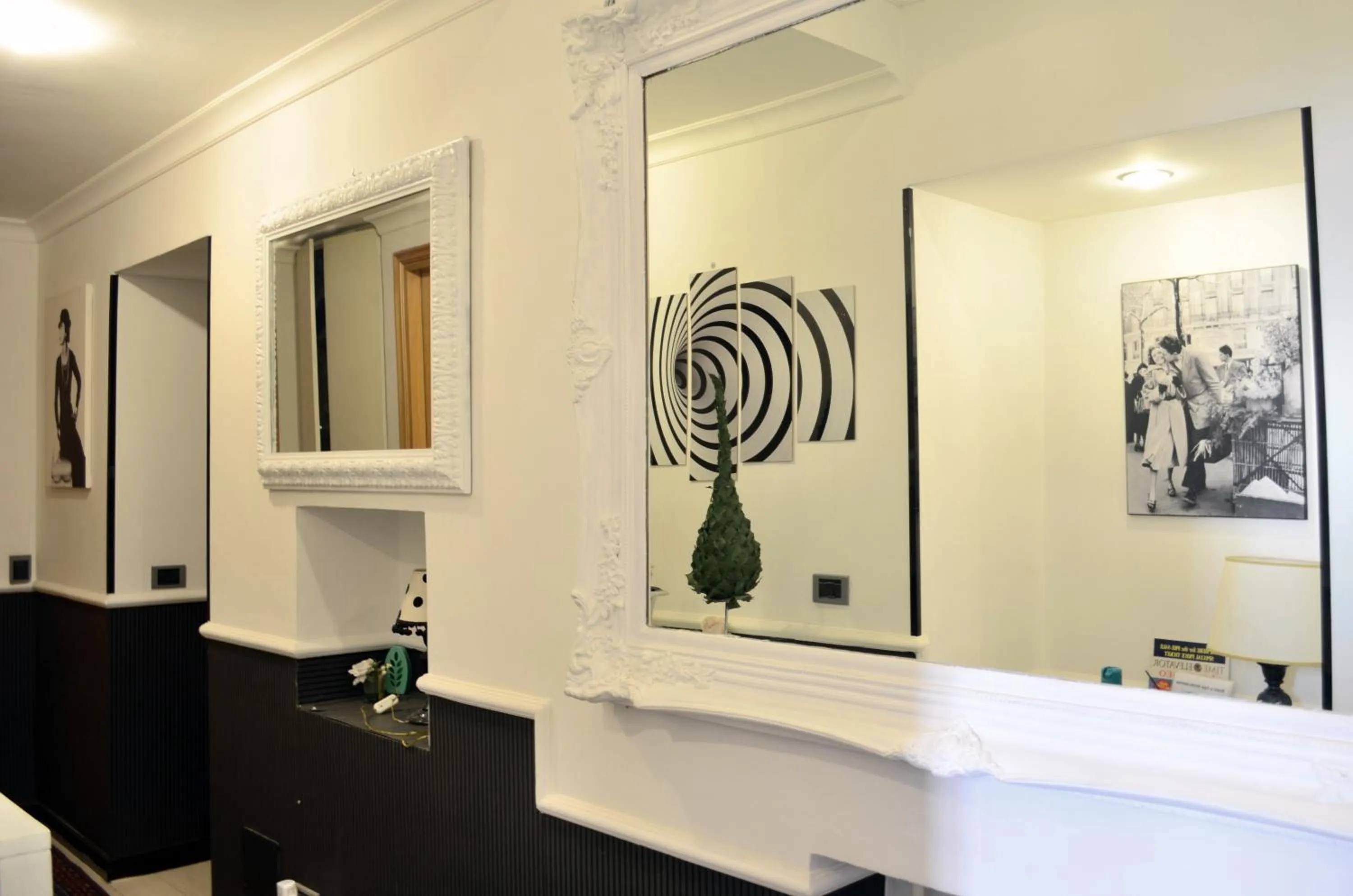 Decorative detail in Sweetdreams Inn