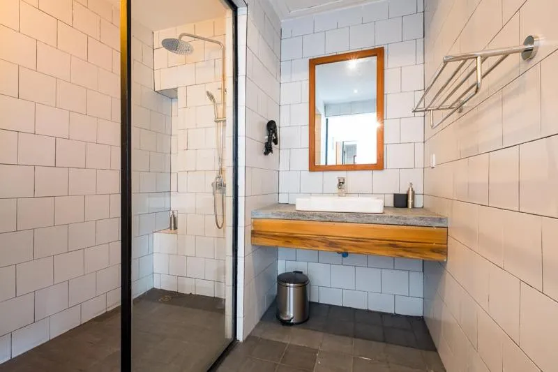 Shower in Pippali Boutique Hotel