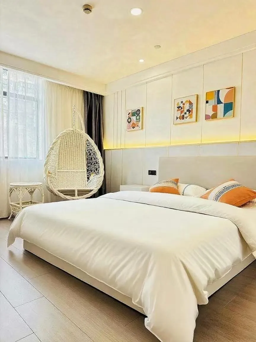 Bed in Longchen Holiday Hotel-close to Xintiandi and Huaihai Middle Road