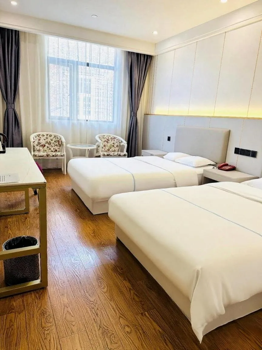 Bed in Longchen Holiday Hotel-close to Xintiandi and Huaihai Middle Road