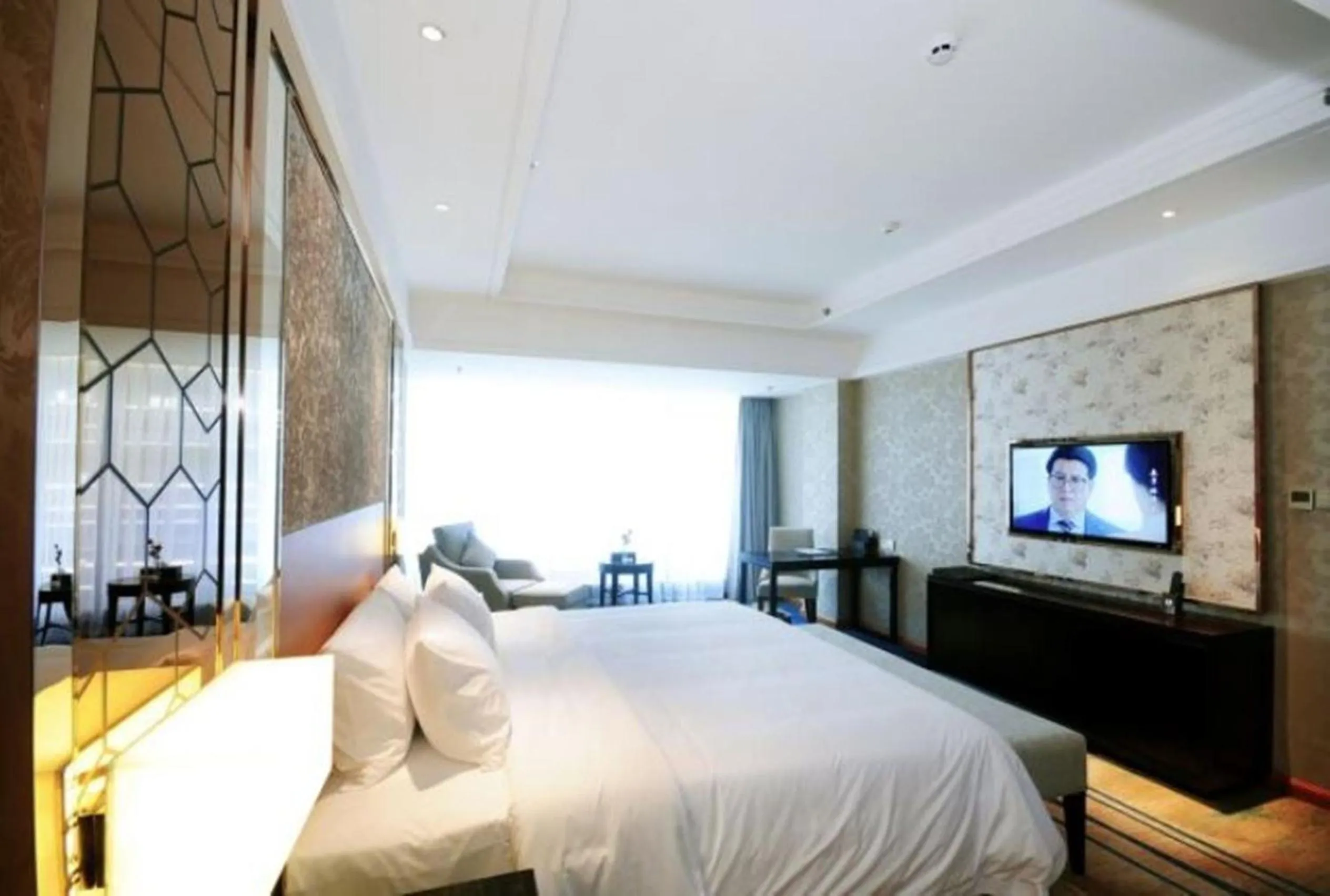 Photo of the whole room in Airport Jianguo Hotel