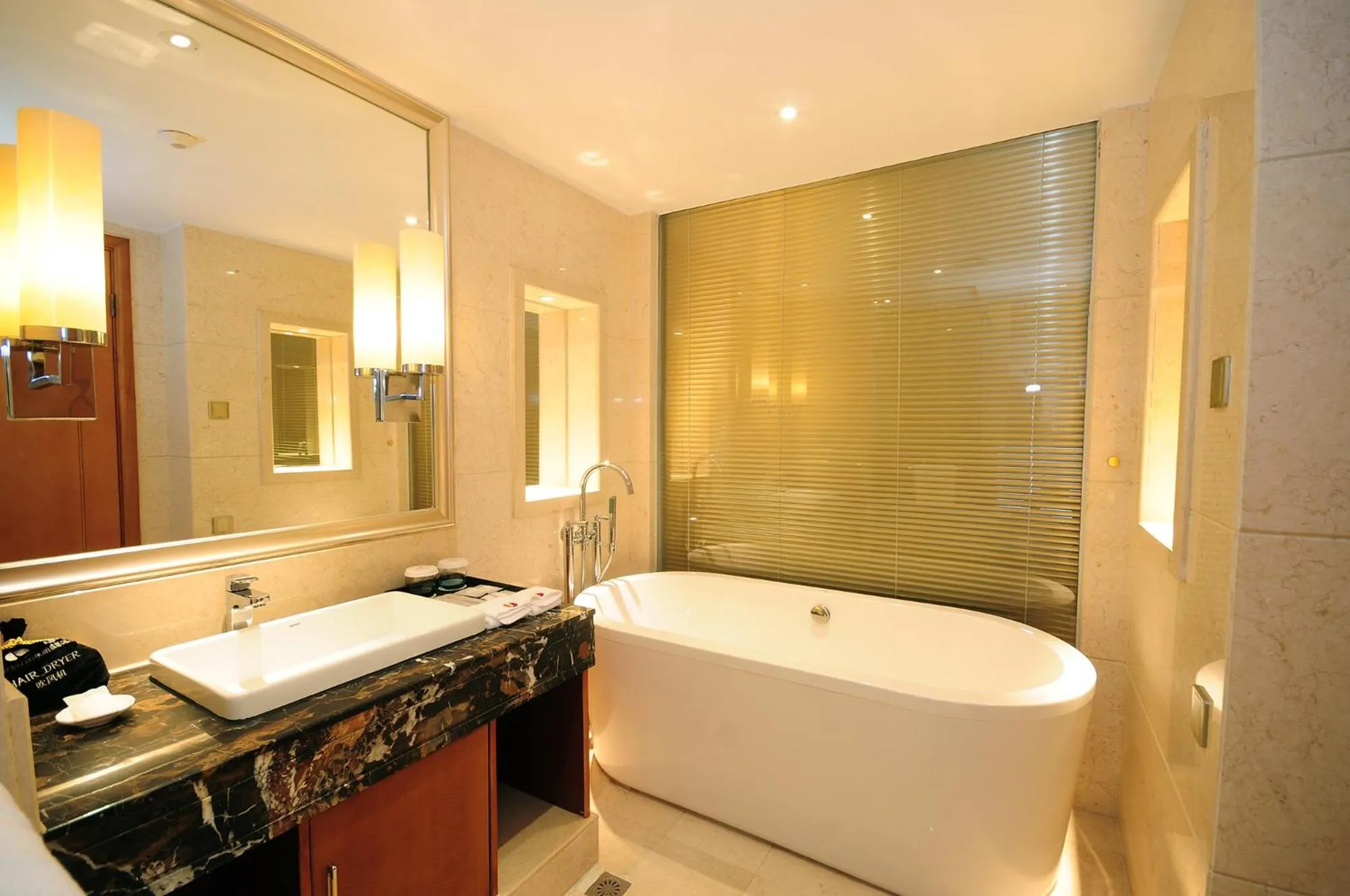 Bathroom in Airport Jianguo Hotel