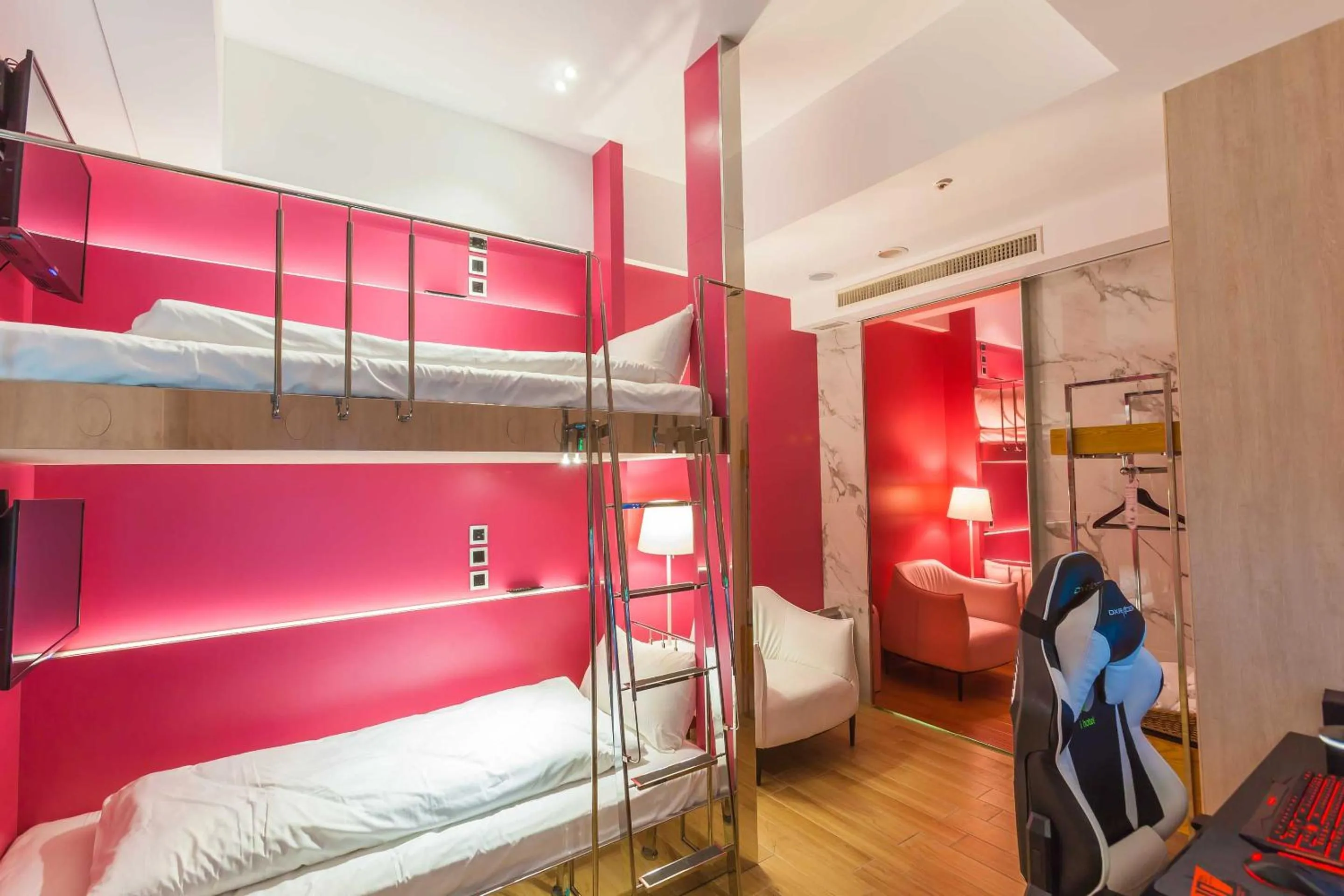 Photo of the whole room, Bed in i hotel 中壢館