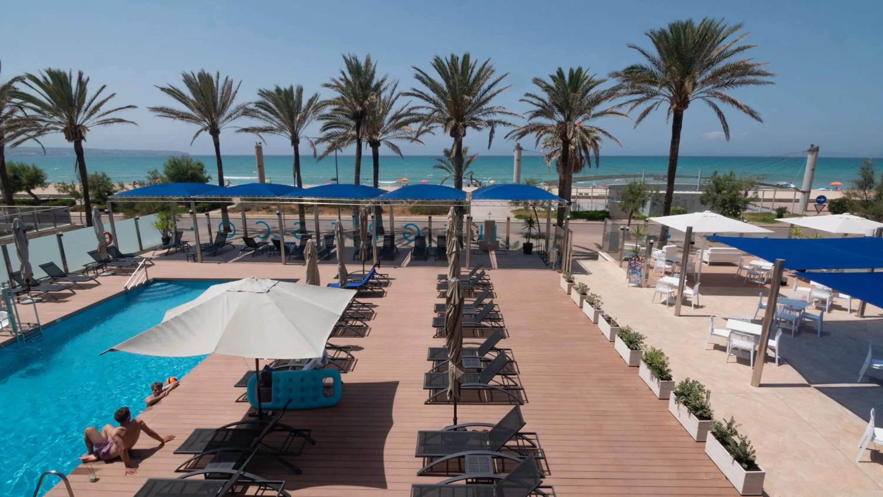 Swimming pool in Hotel Negresco - Adults Only