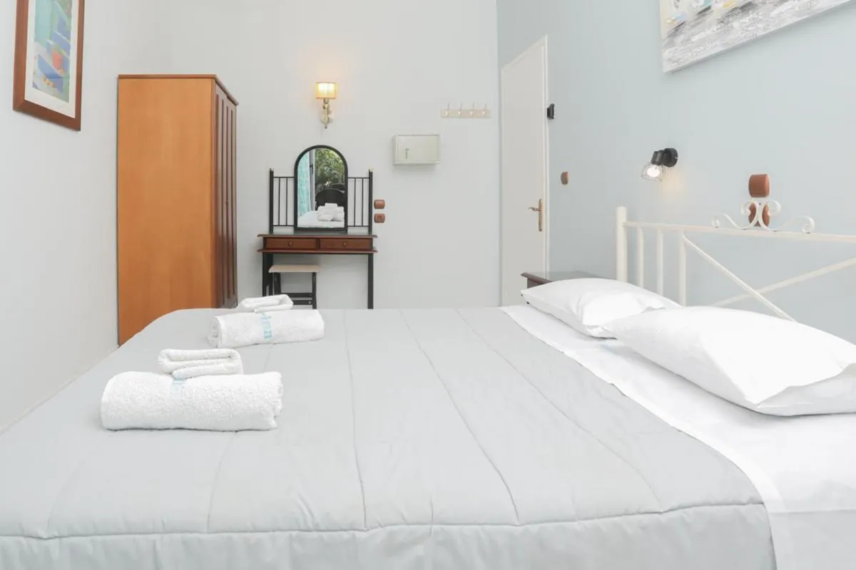 Bed in Marina Apartments, Agios Gordios Corfu