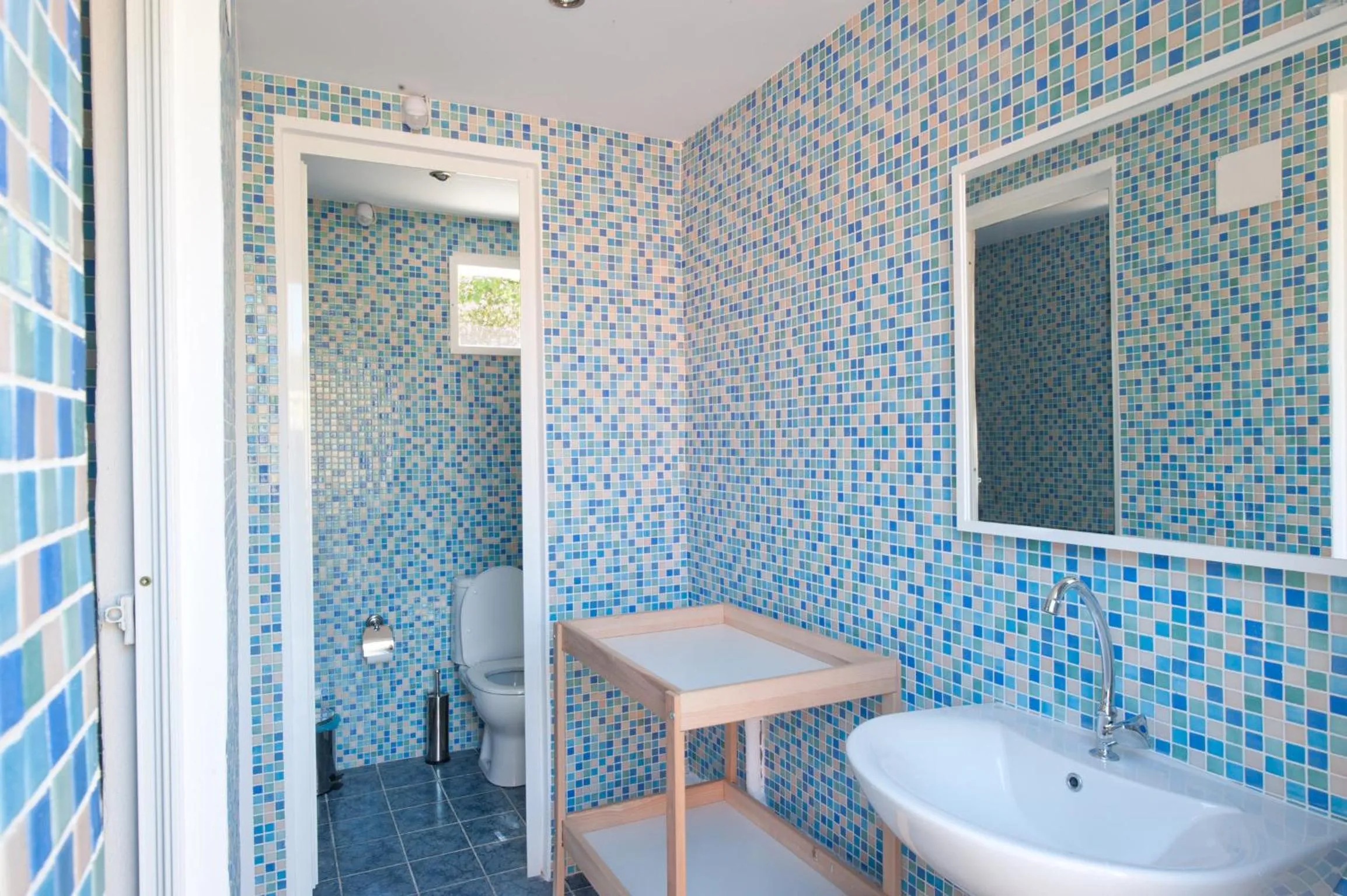 Bathroom in Marina Apartments, Agios Gordios Corfu