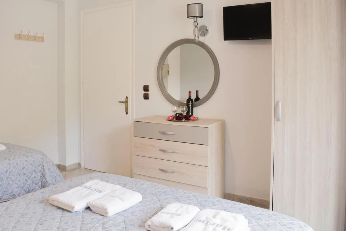 Bed in Marina Apartments, Agios Gordios Corfu