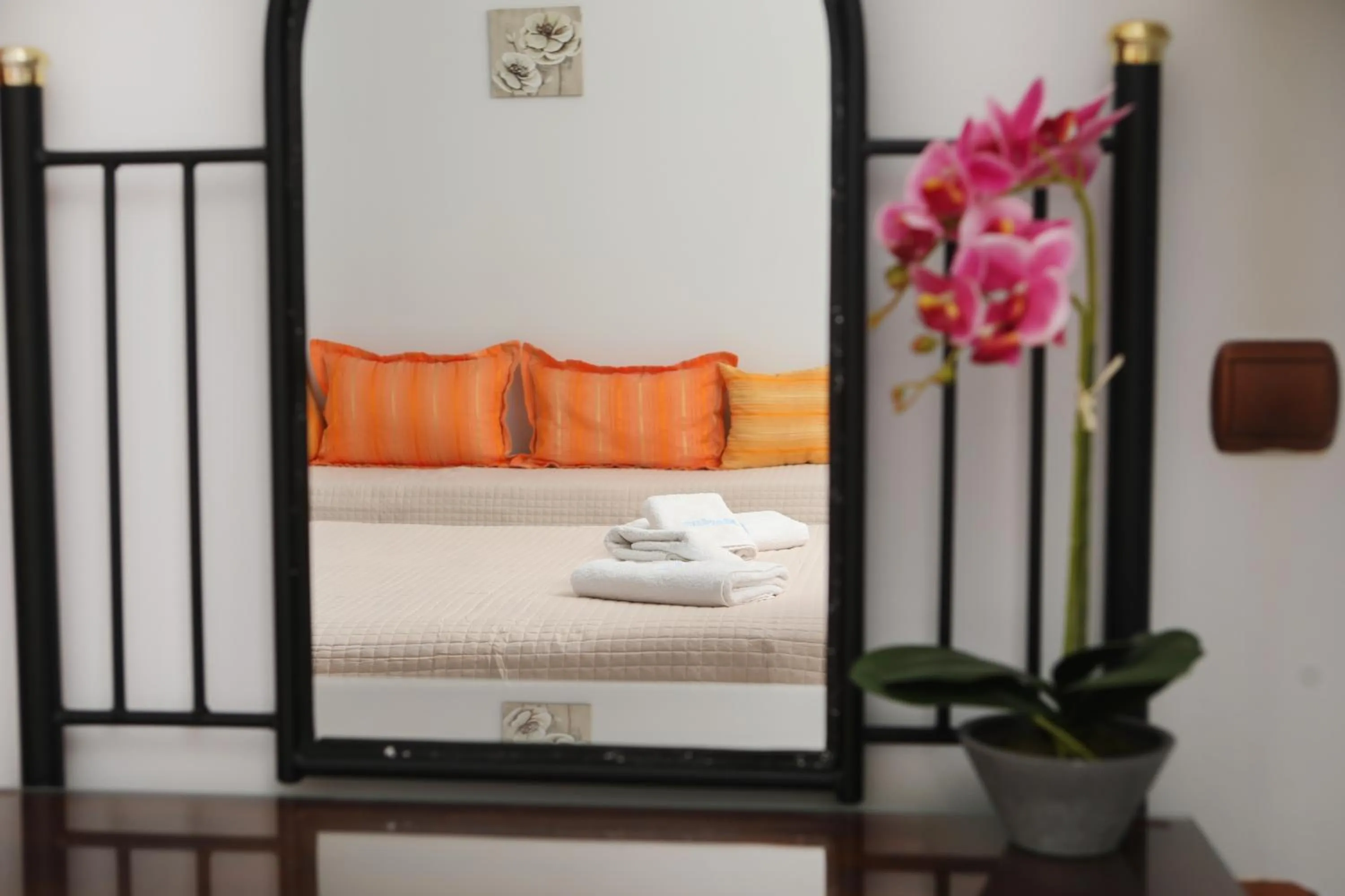 Bed in Marina Apartments, Agios Gordios Corfu