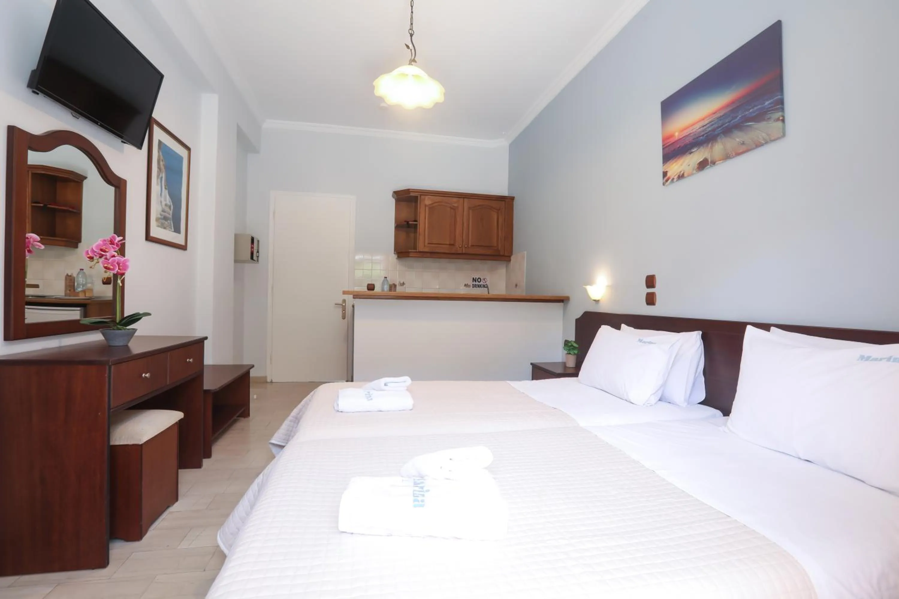 Bed in Marina Apartments, Agios Gordios Corfu