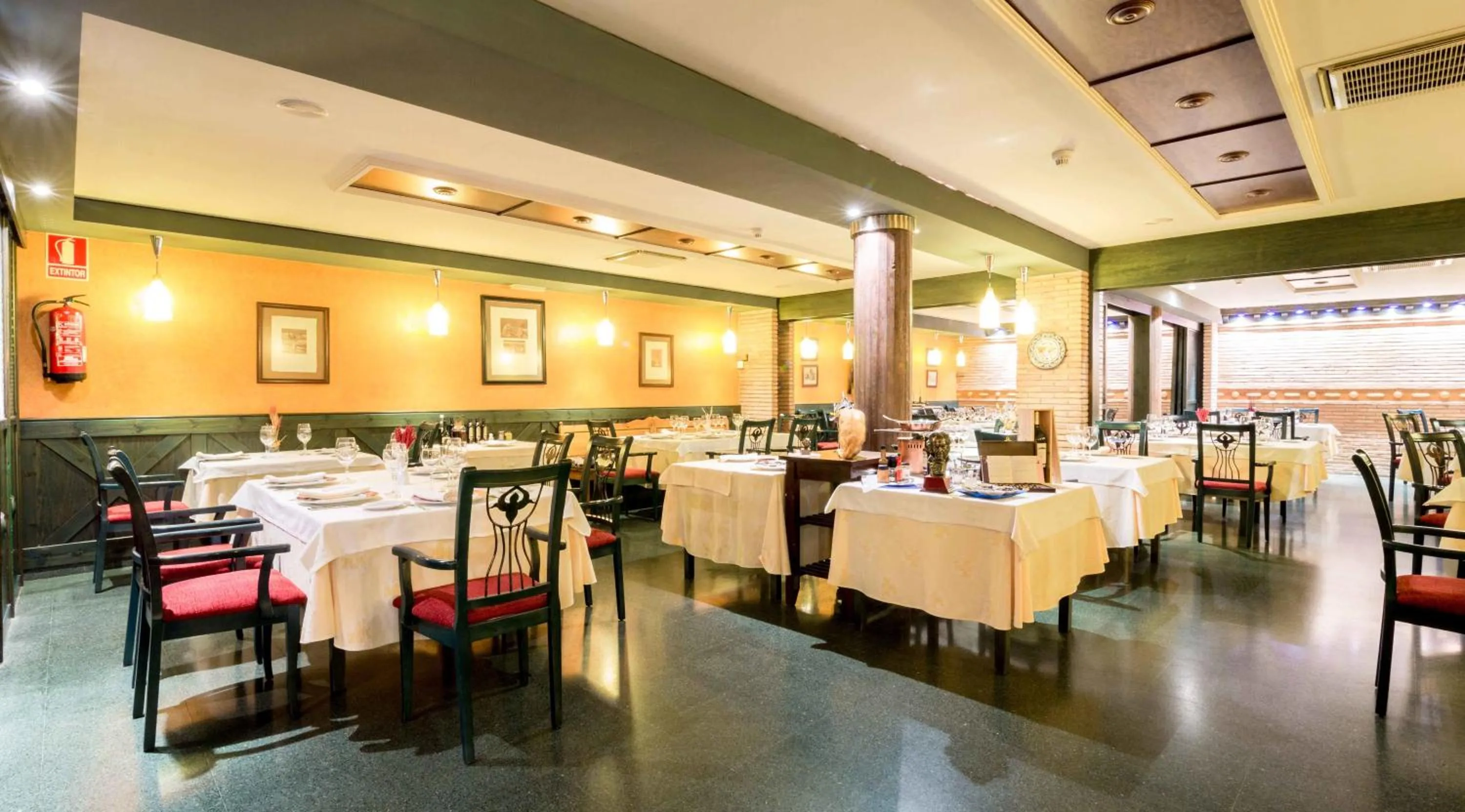 Restaurant/places to eat in El Patio