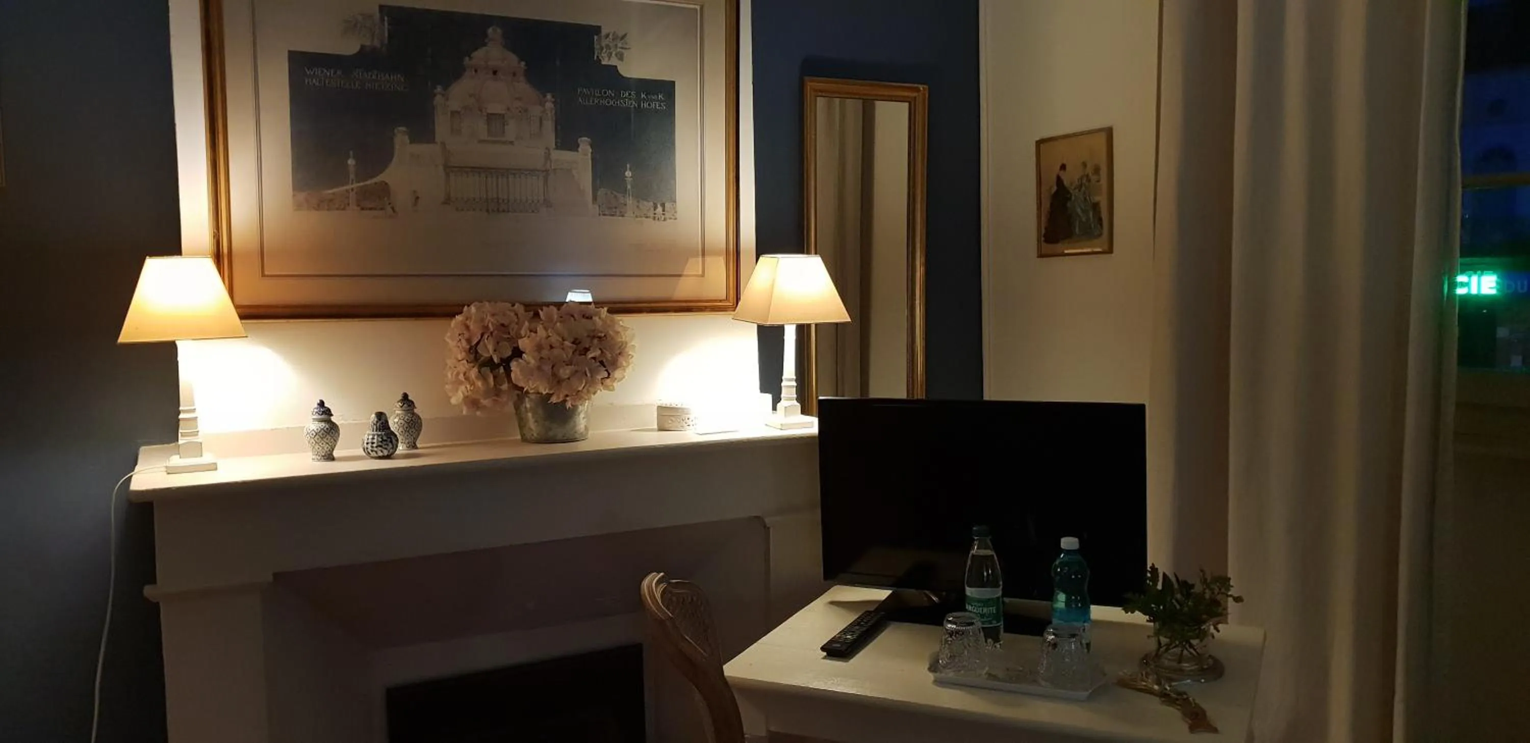 Decorative detail in Ombre Rose