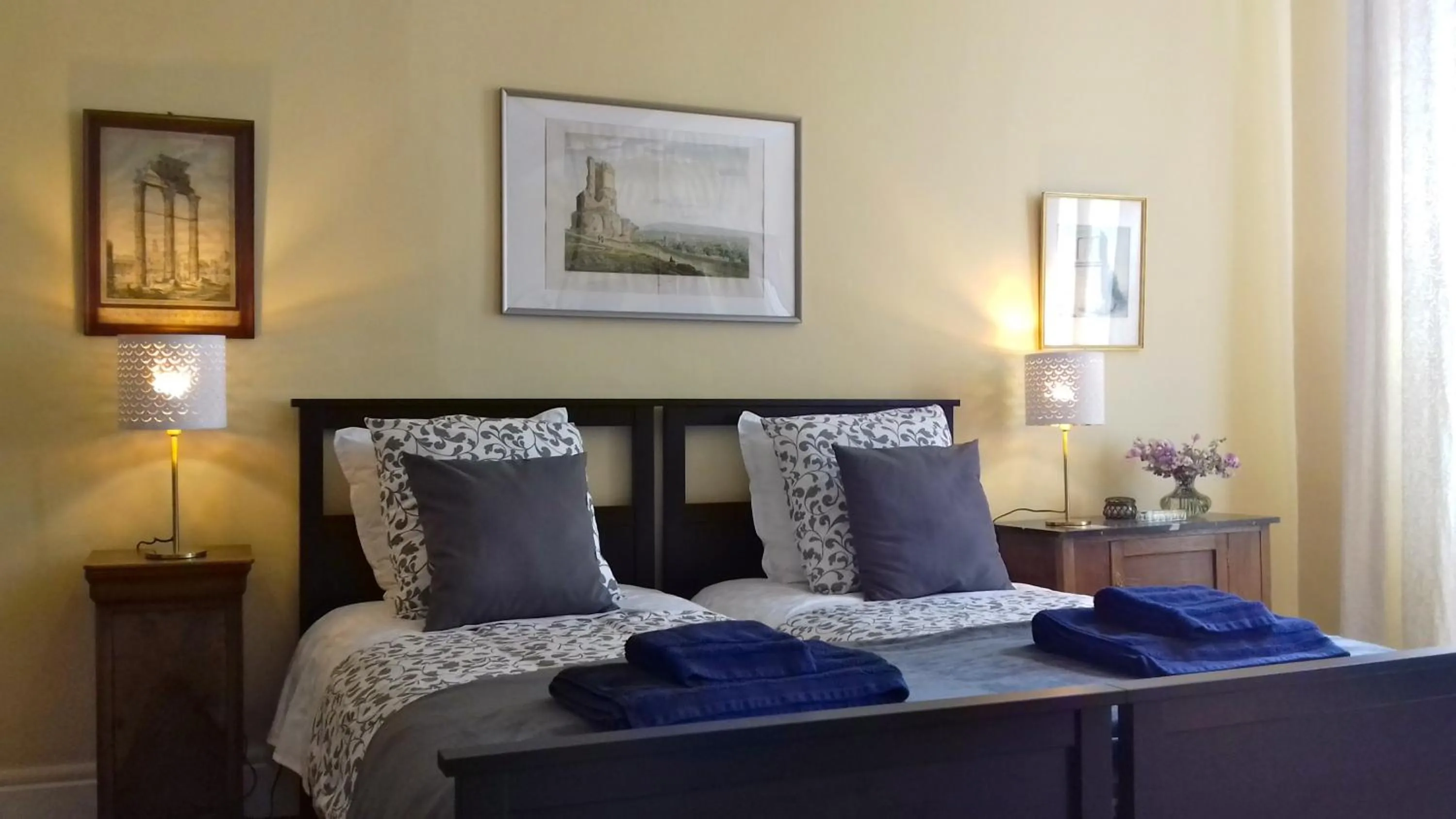 Bedroom, Bed in Ombre Rose