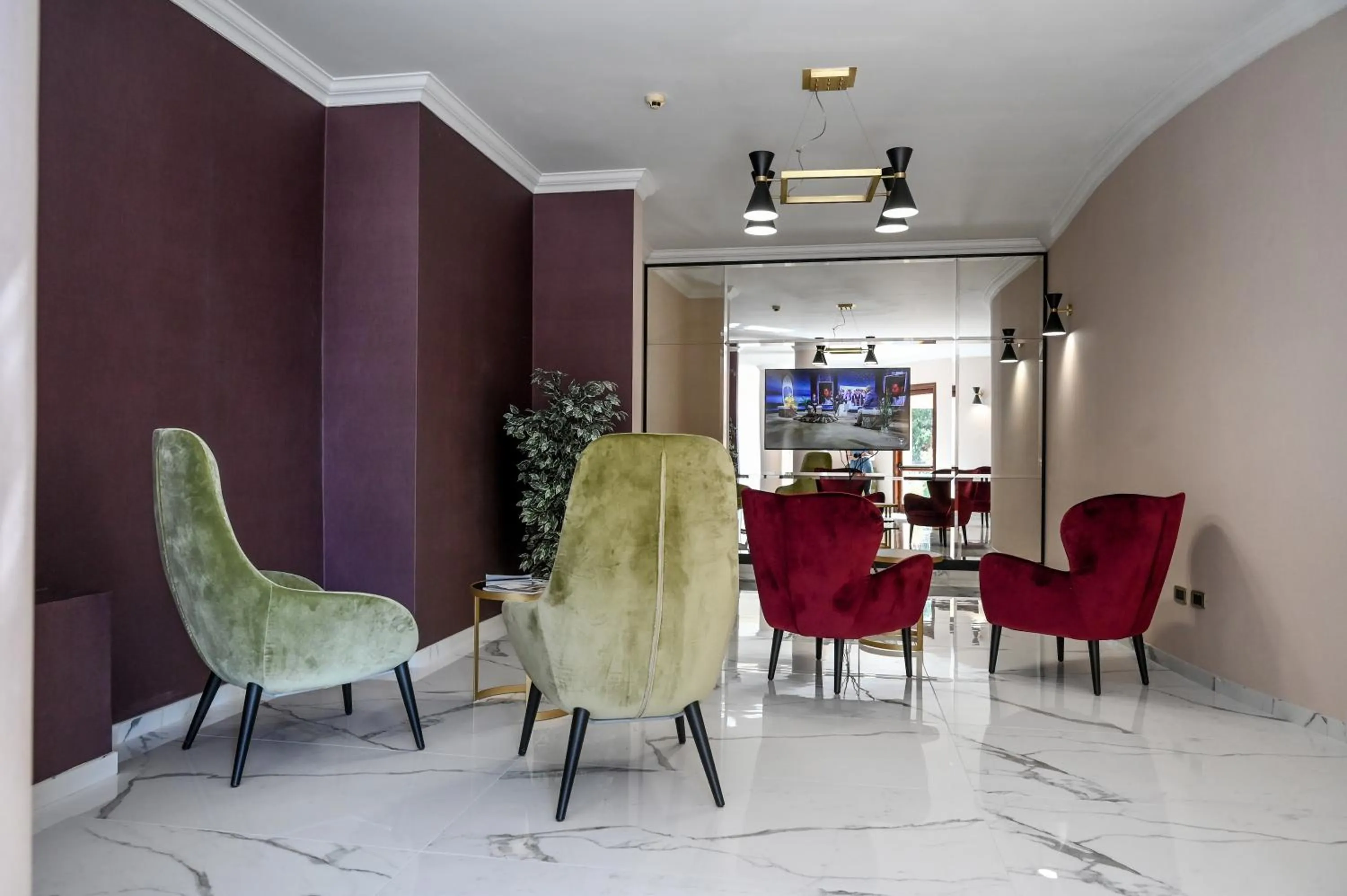 Communal lounge/ TV room in Roma Domus Hotel