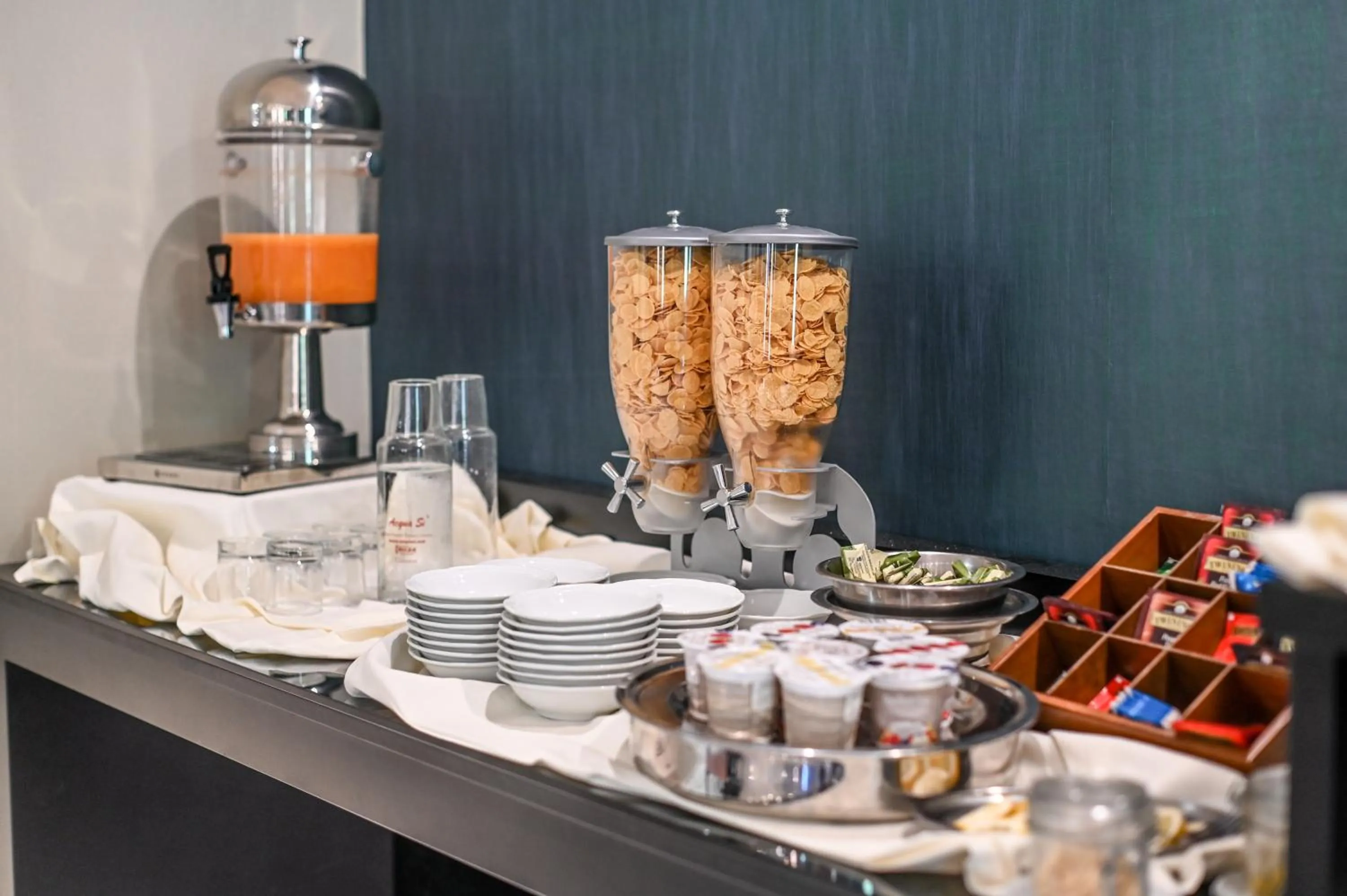 Buffet breakfast in Roma Domus Hotel